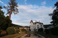 Schloss hinter den Ferienwohnungen