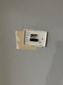 Thermostat broken. New one was eventually replaced. Host eventually found a maintenance man to replace it.