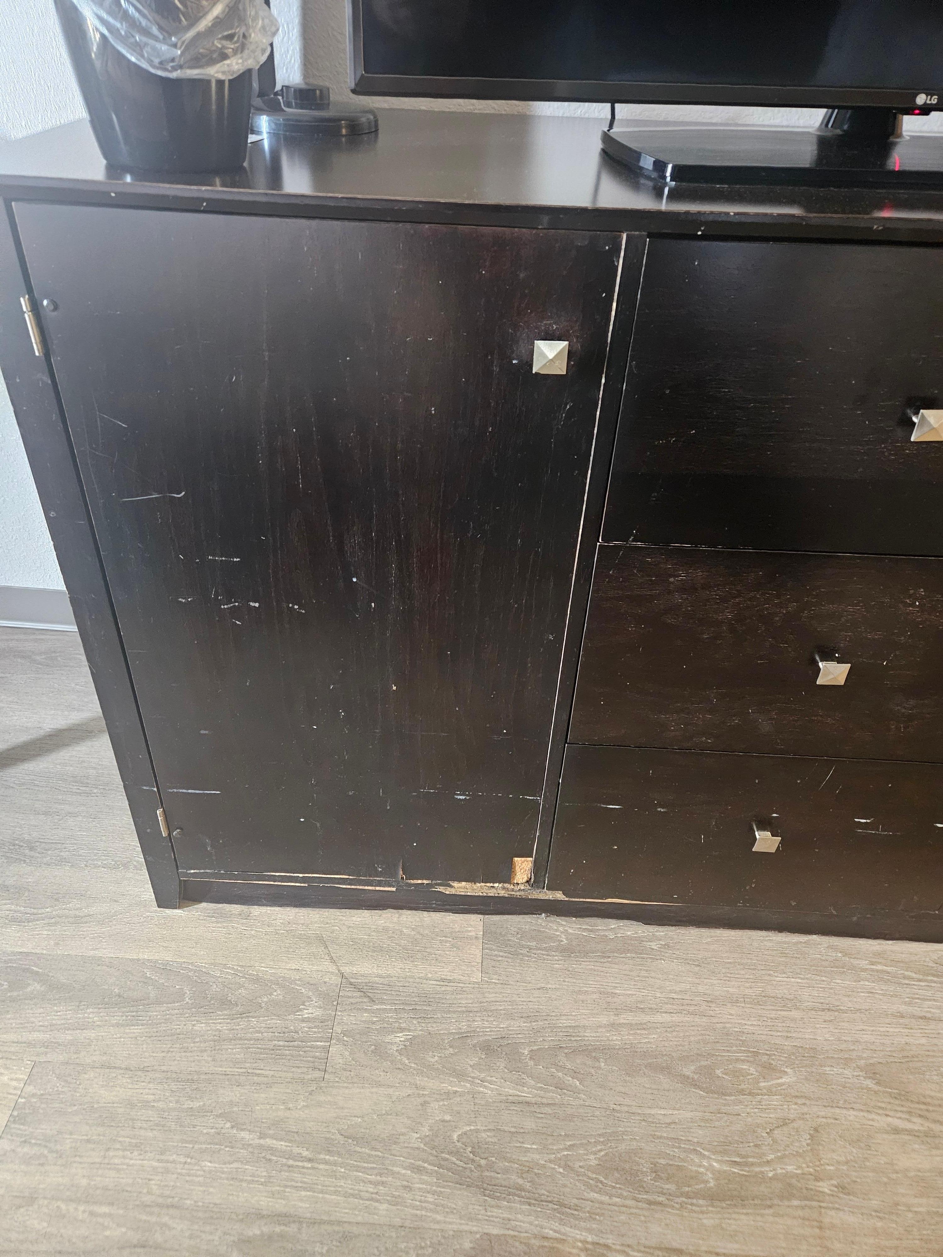 Dresser 