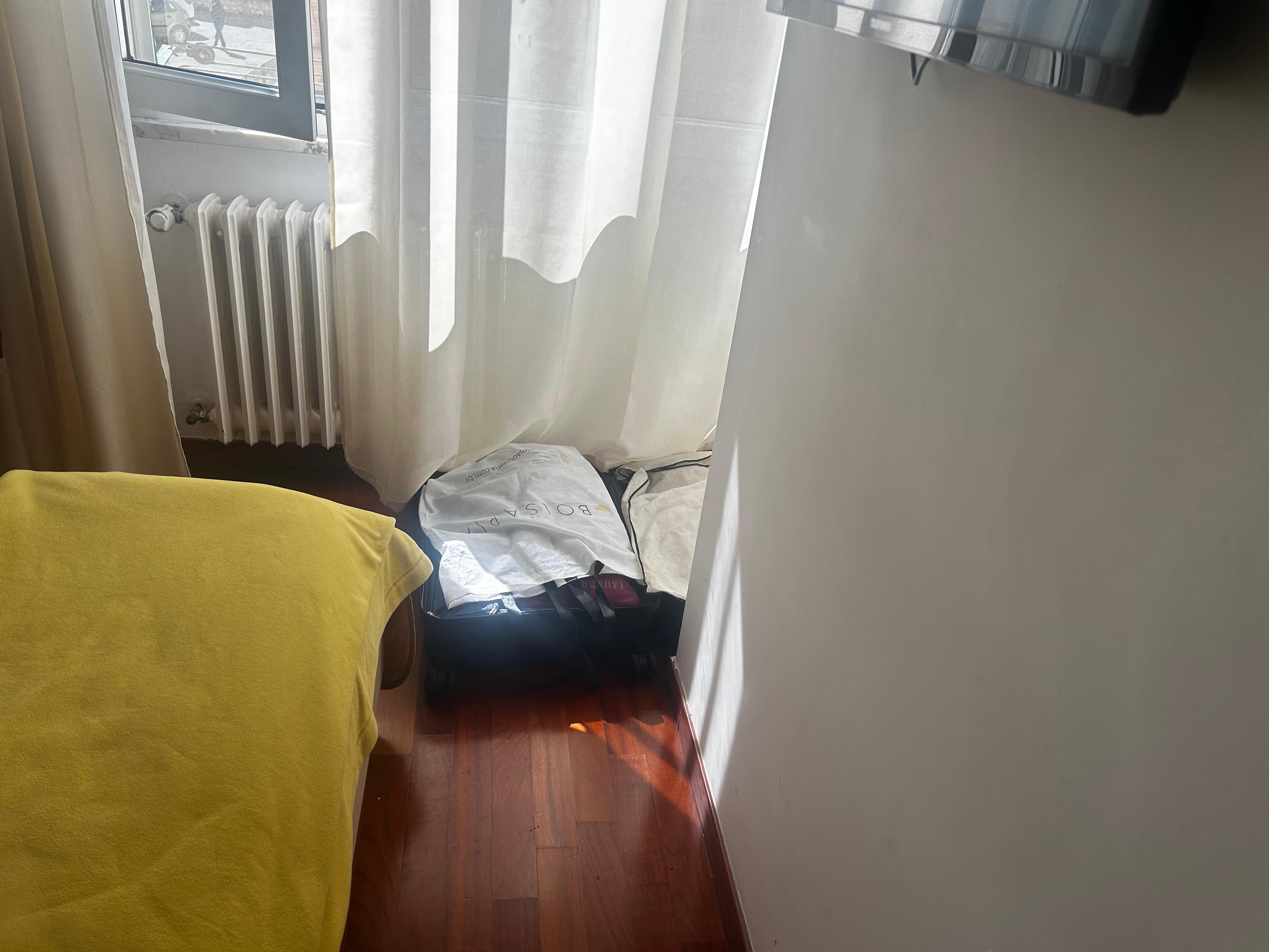 Quarto super apertado , não tem lugar para 2 malas , teve que ficar no corredor do quarto e pular mala 
