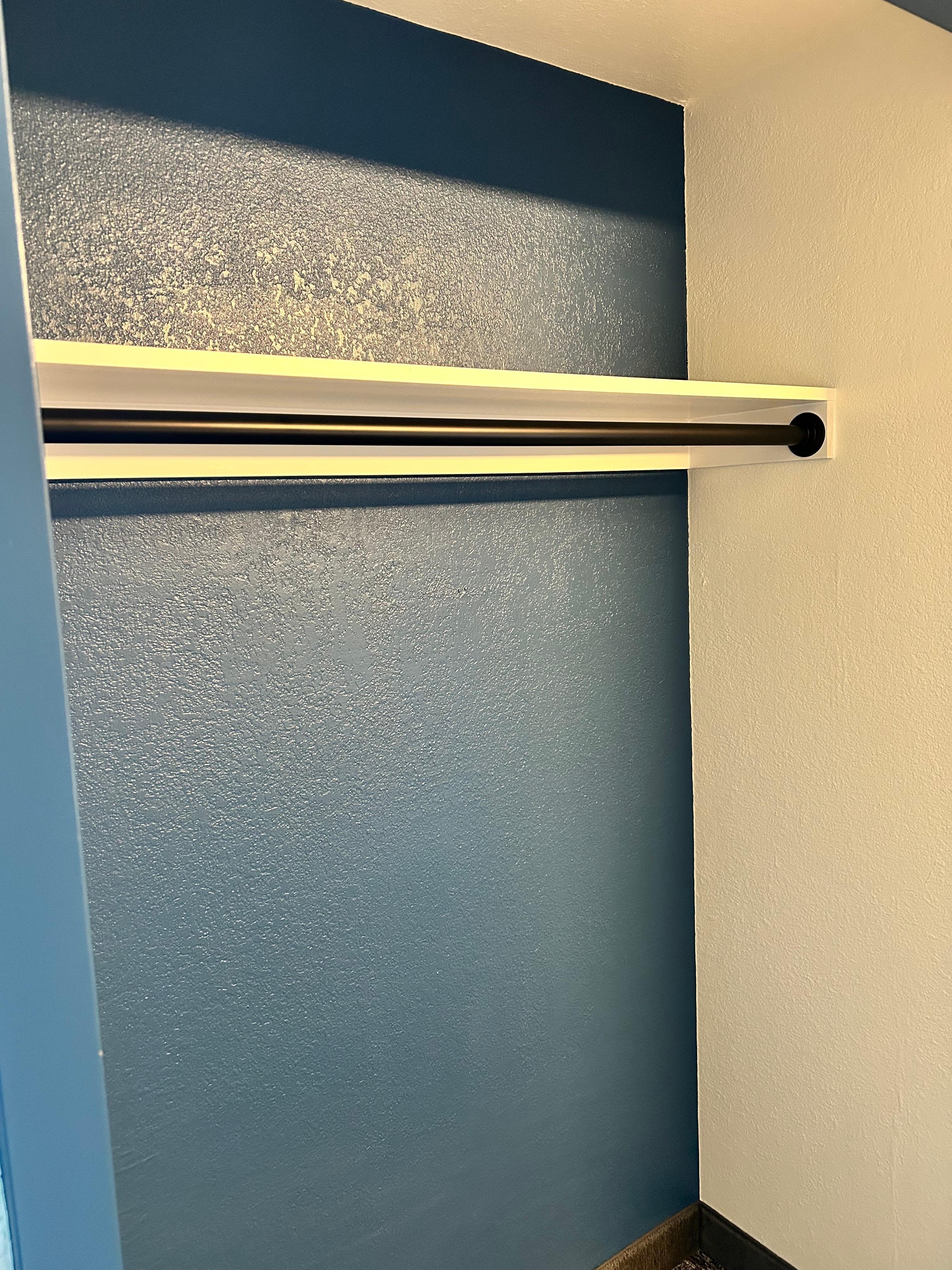 Closet no hanger 