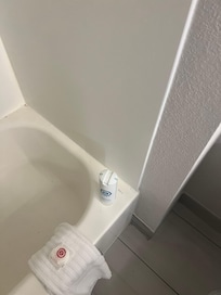 Shampoo holder was broken