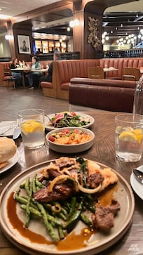 English translation:
“The fried potato chips that come with the tuna salad are too greasy. It would be better if they were replaced with vegetables or rice. The braised beef is a bit overcooked — even though there’s juicy, it’s still tough