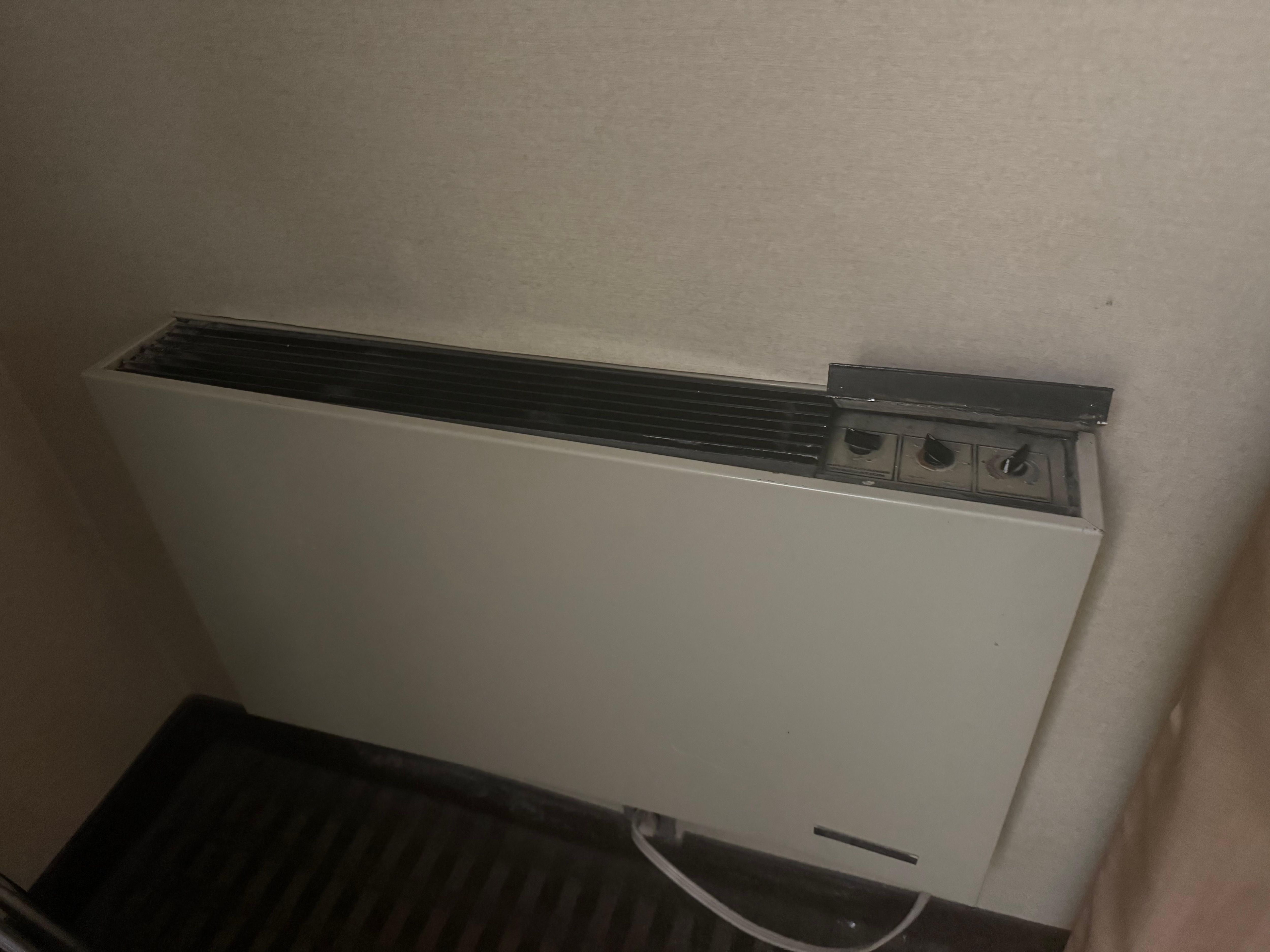 Took forever to warm the space before heat near bed. Old broken dialup 