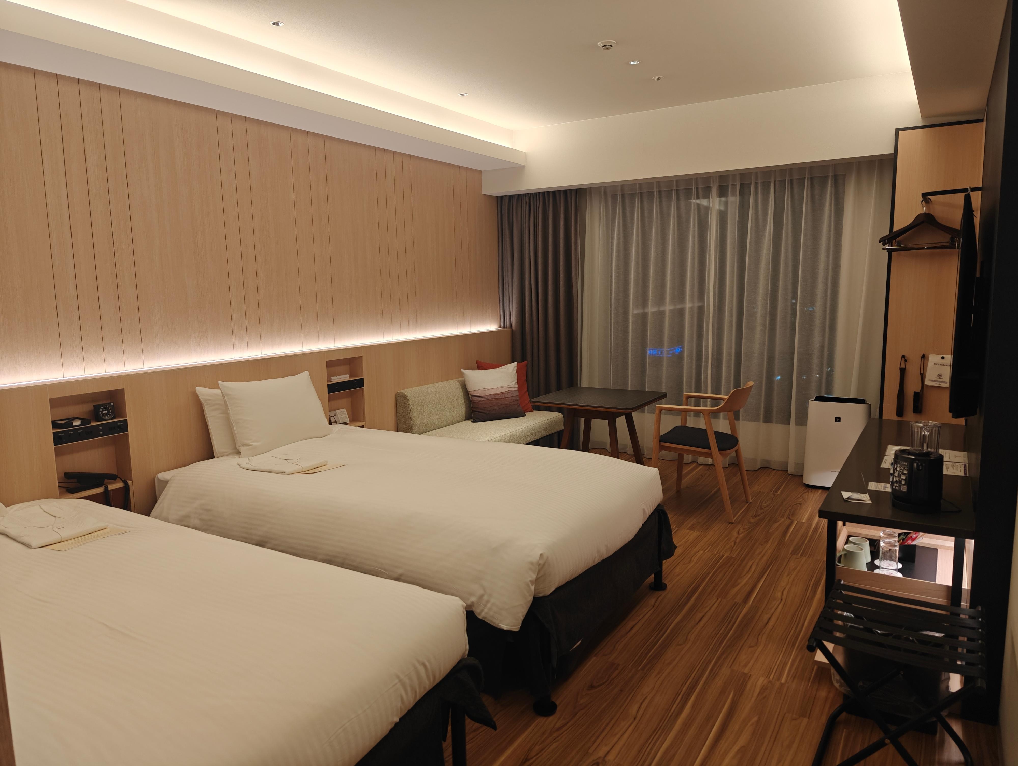 Twin room on 19th floor.