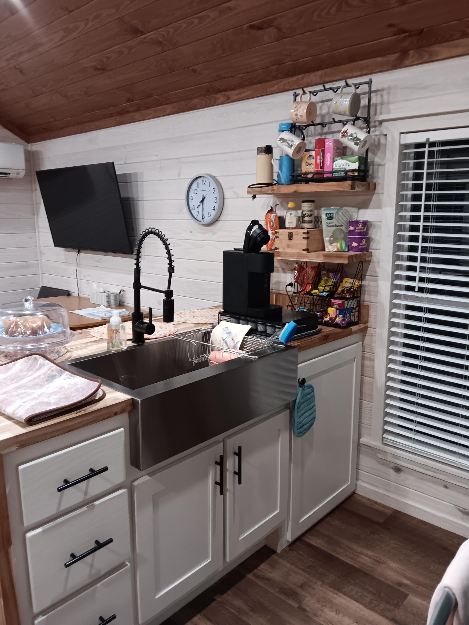 Kitchen was well stocked and clean!