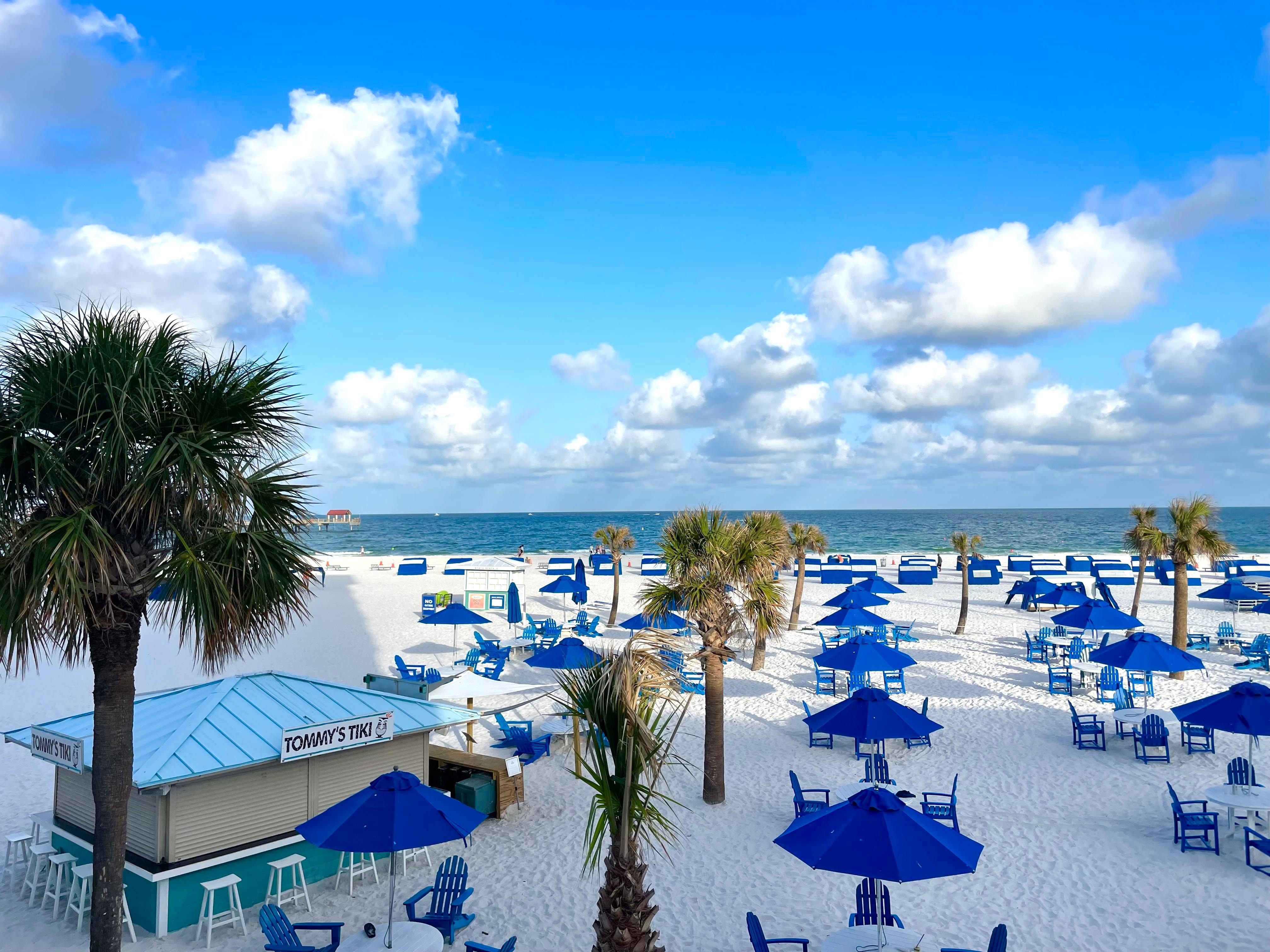Direct access to the beach with a bar and food