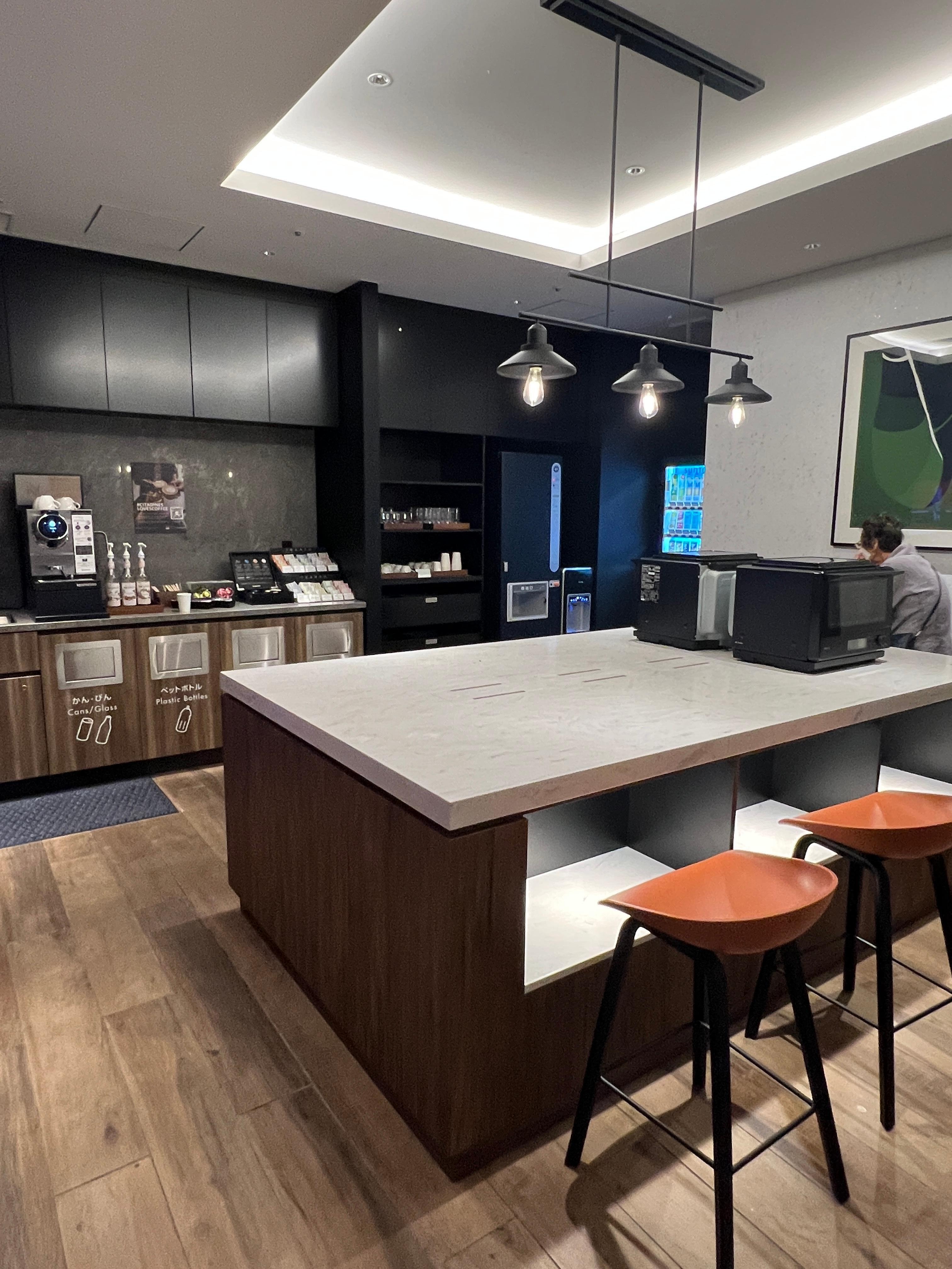 Free lounge access (inside)