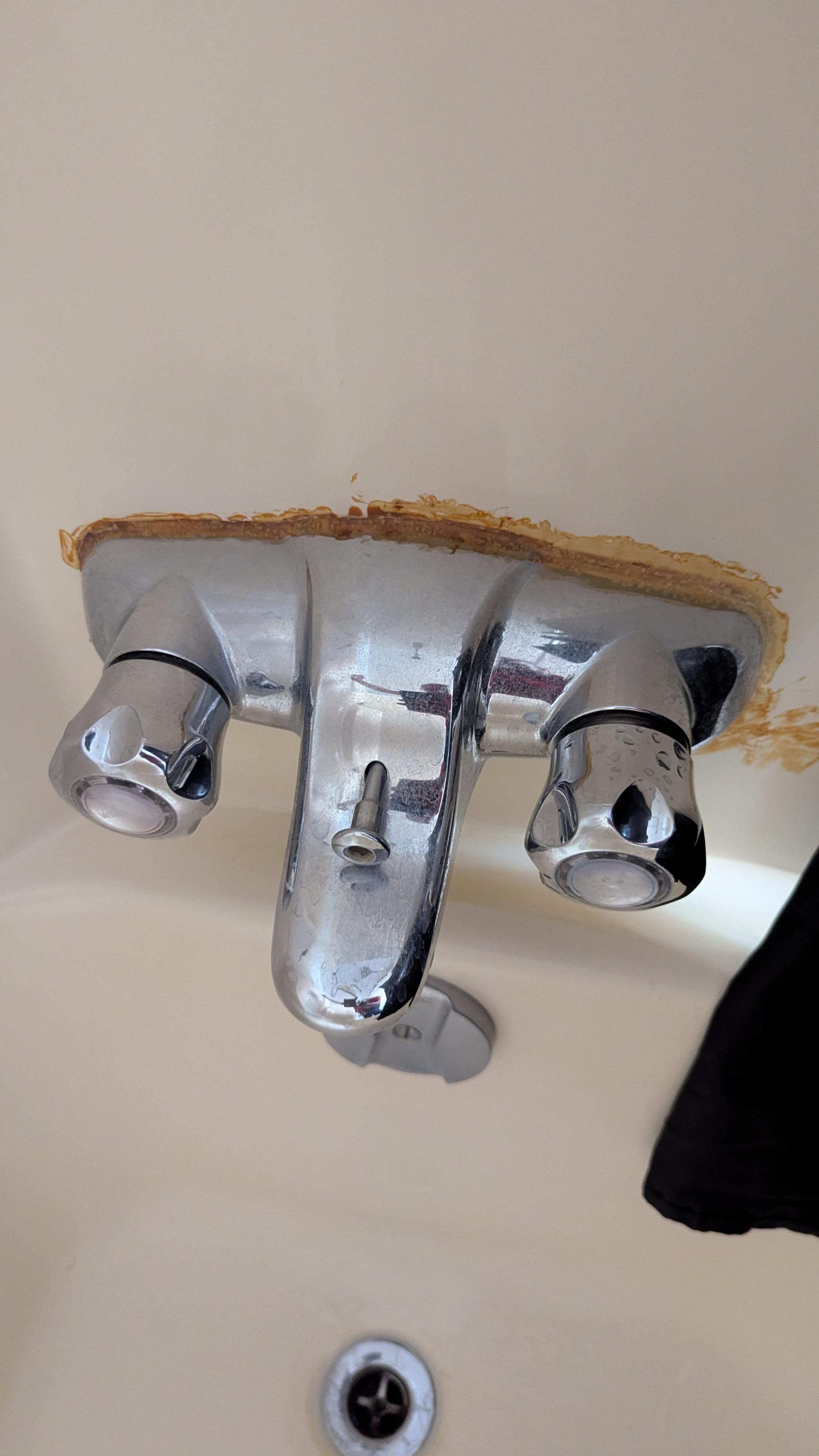 Bathtub faucet