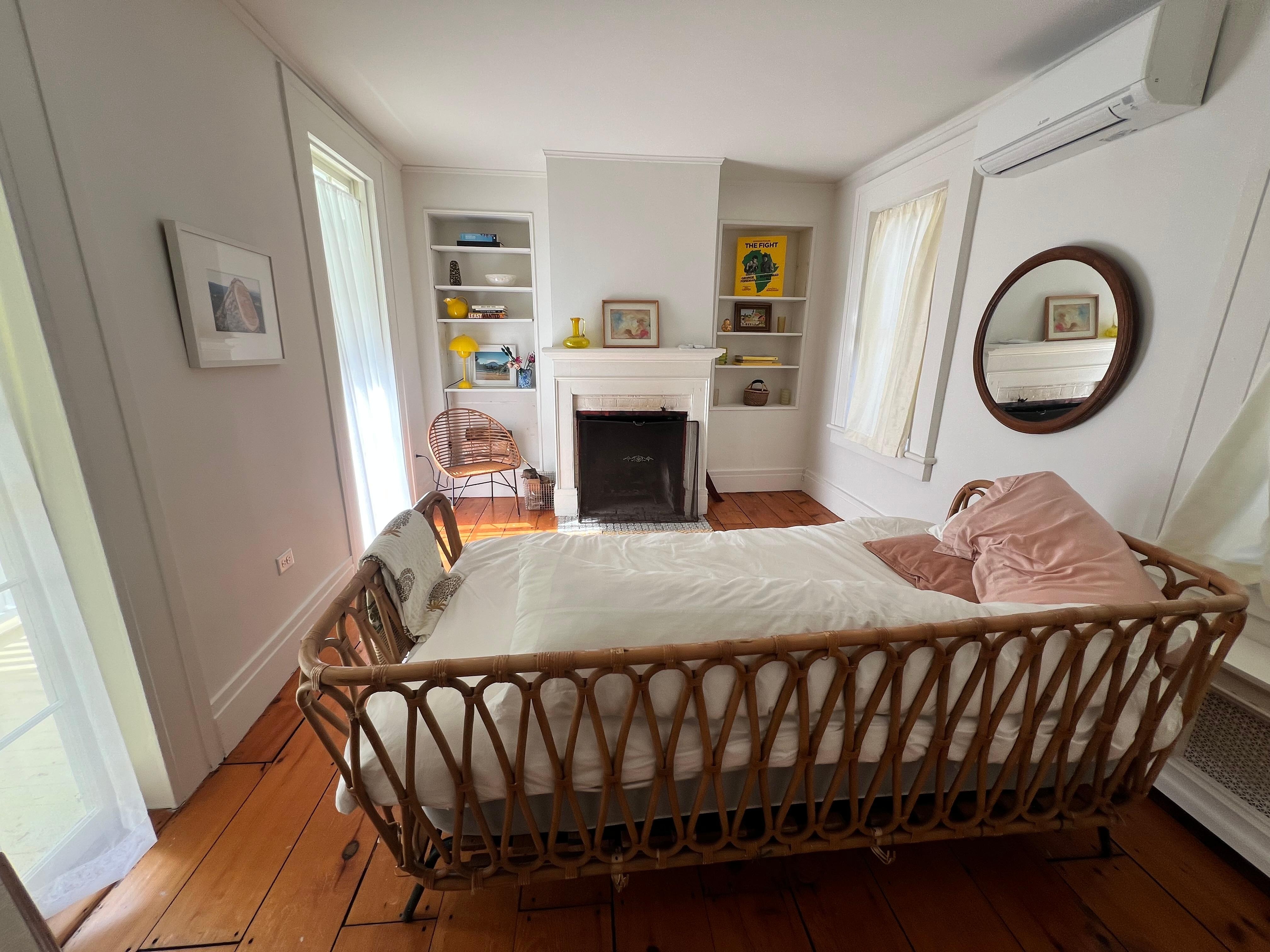 Secondary living room 