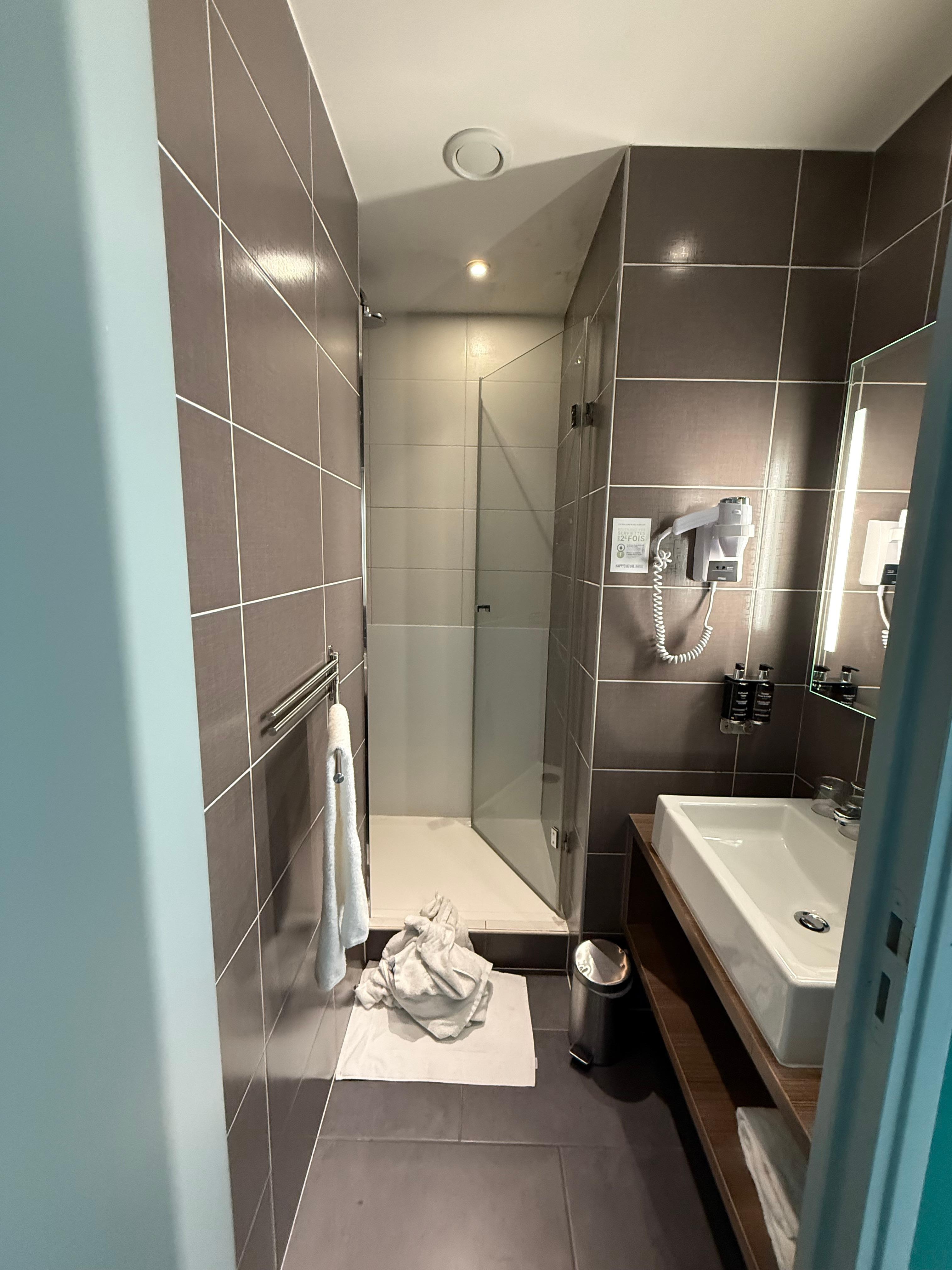 Bagno piccolo ma che ha tutto ciò che serve.