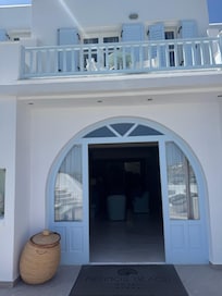 Reception entry, trimming color is beautiful
