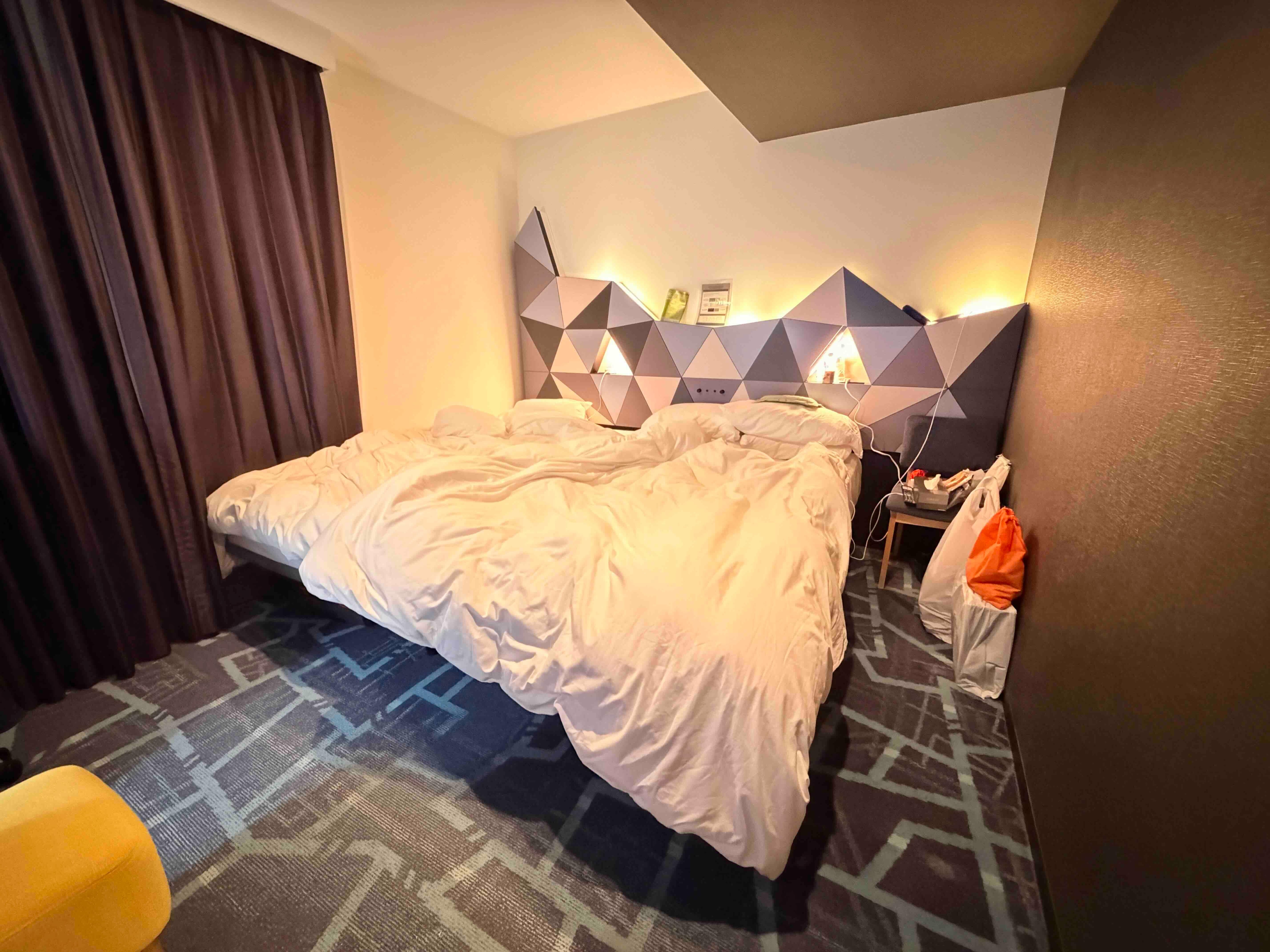 As most Tokyo hotels are tiny, we booked a twin room and joined the two beds together to make one giant bed. The toilet is spacious too, with a separate bathing area and bathtub.