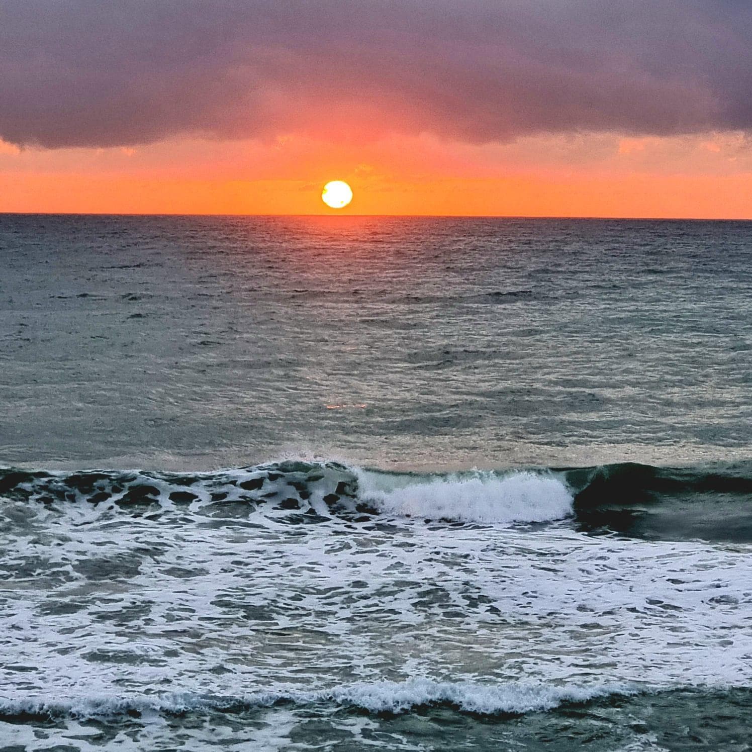 Amanhecer, visto da sacada do quarto 