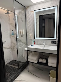 Regadera y lavamanos