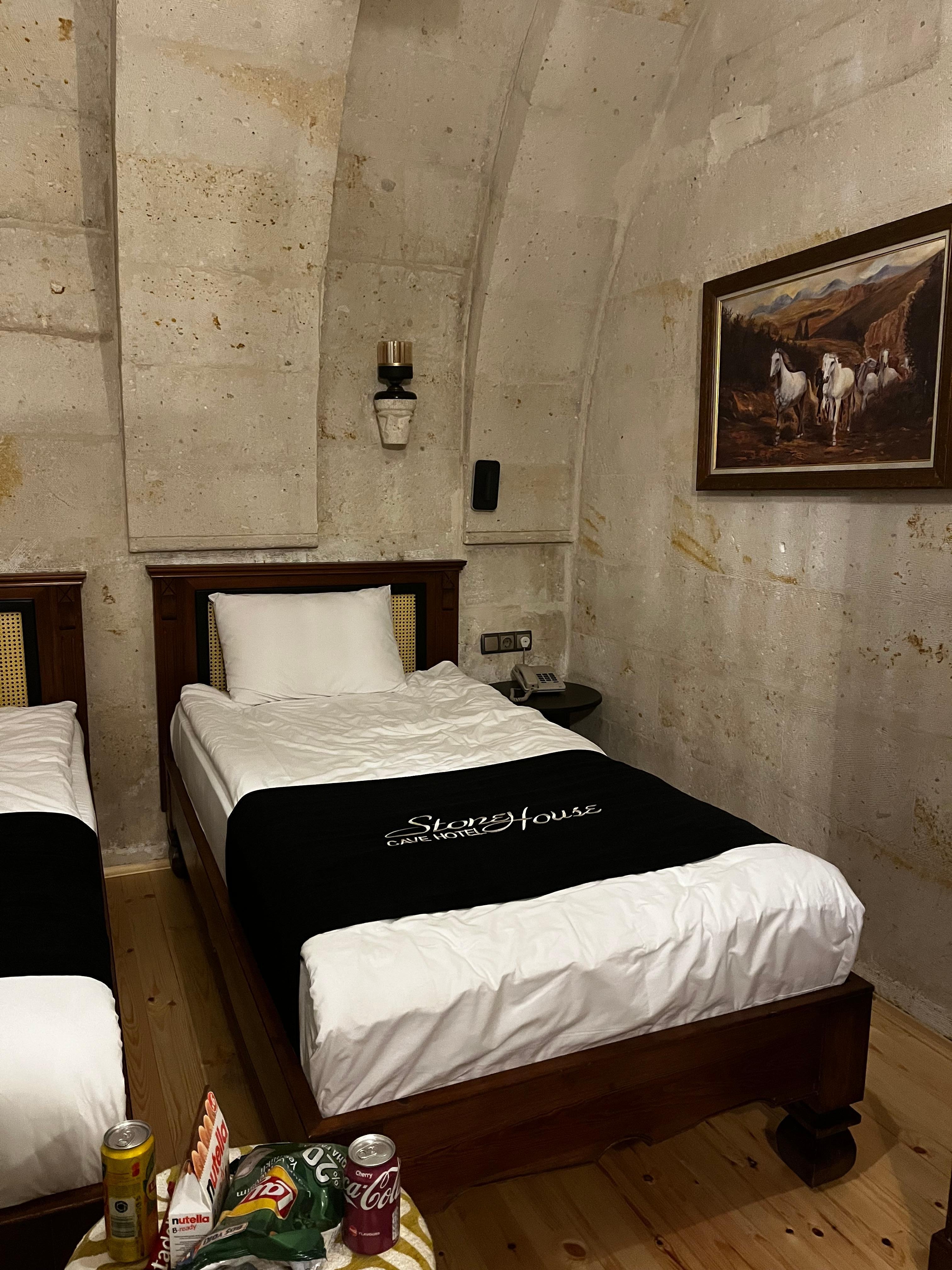 Oda çok tatlıydı ve kış olmasına rağmen sıcaktı. Temizlik benim için çok önemliydi ve bu konuda iyiydiler. Tavsiye ederim.