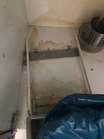 L’emplacement insalubre de la poubelle sous l’évier