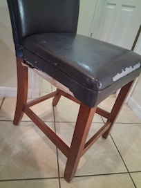 Bad furniture in kitchen nook table and bar stools leather worn off