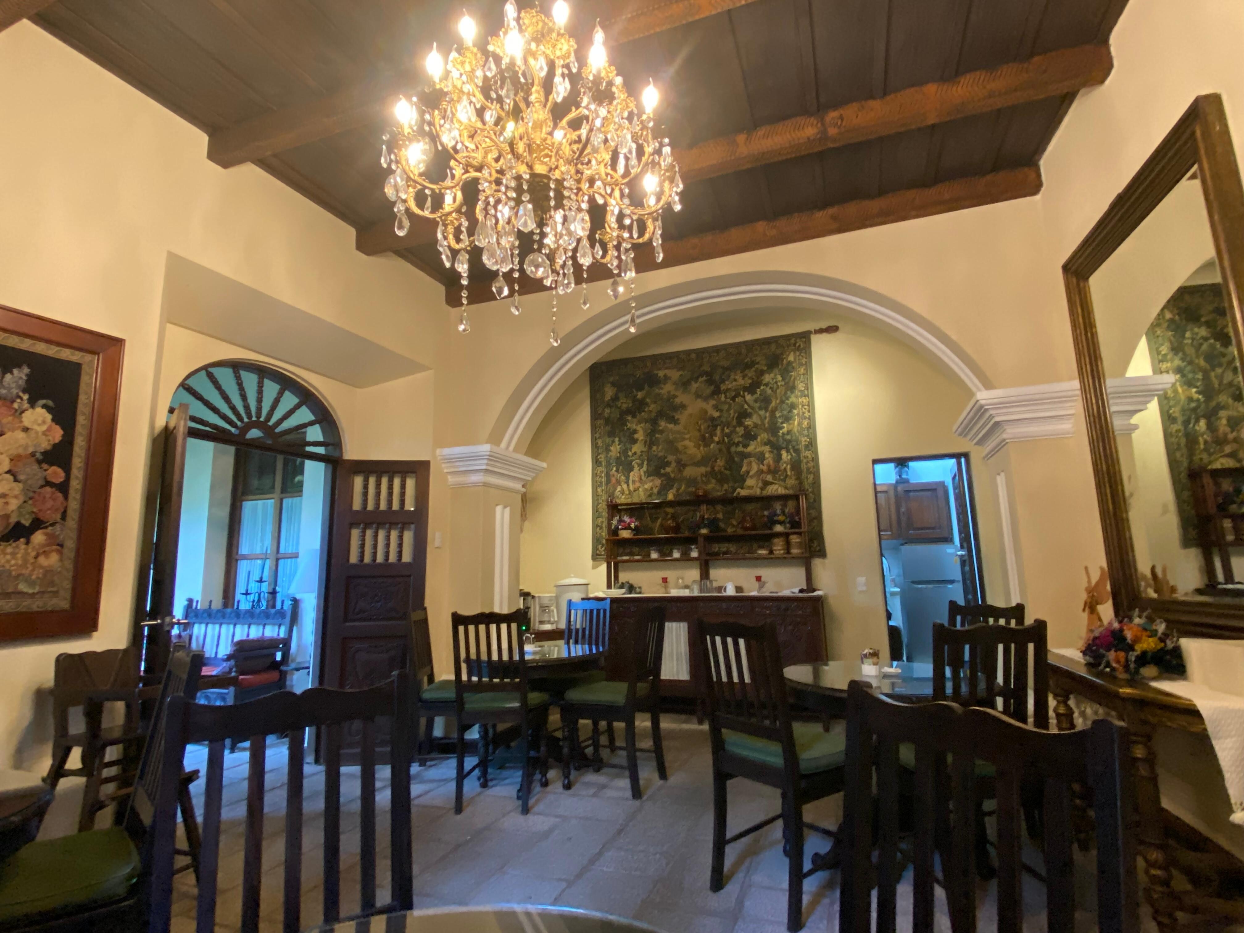 The breakfast room