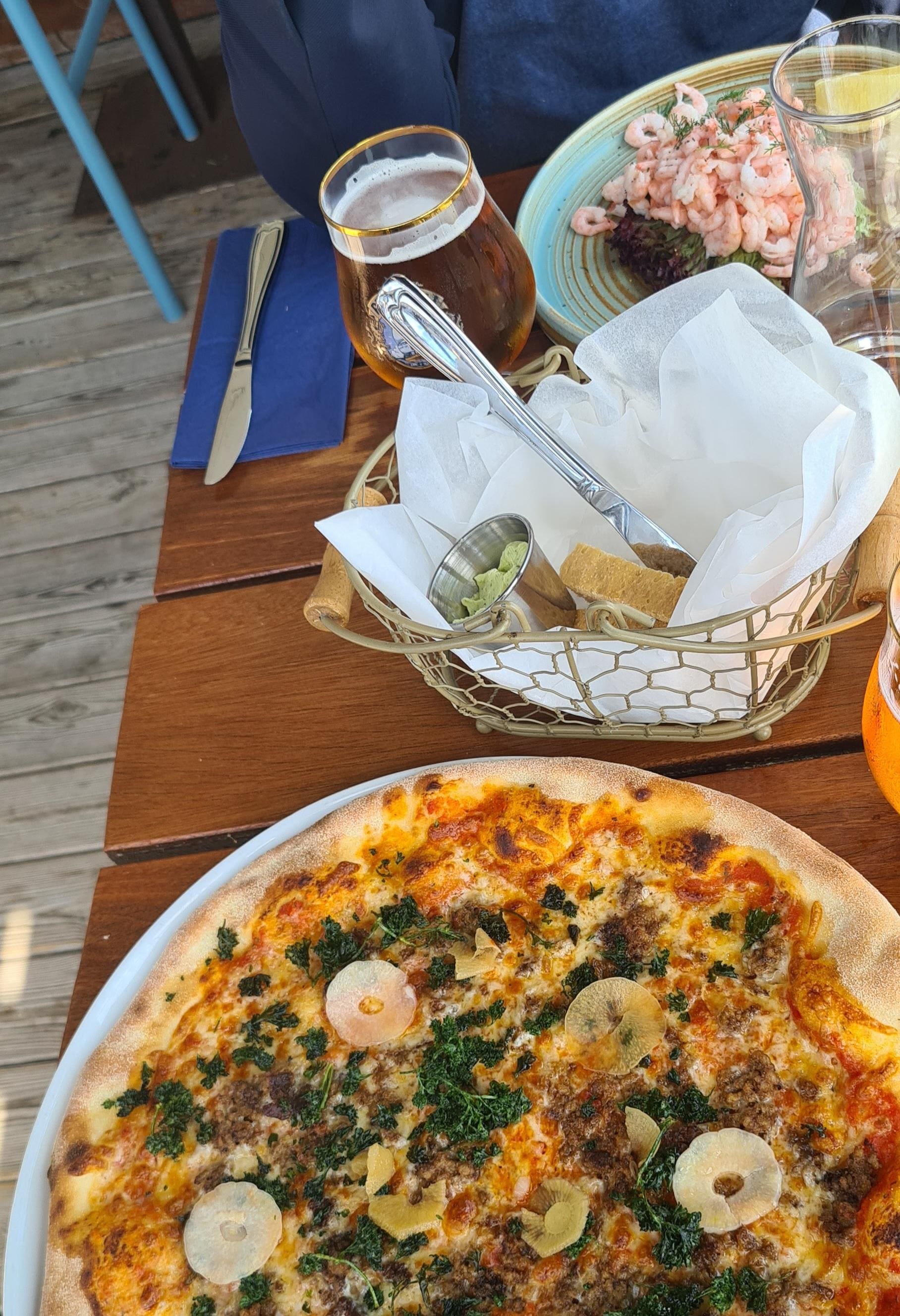 Kjempegod pizza på Hamnekrogen.