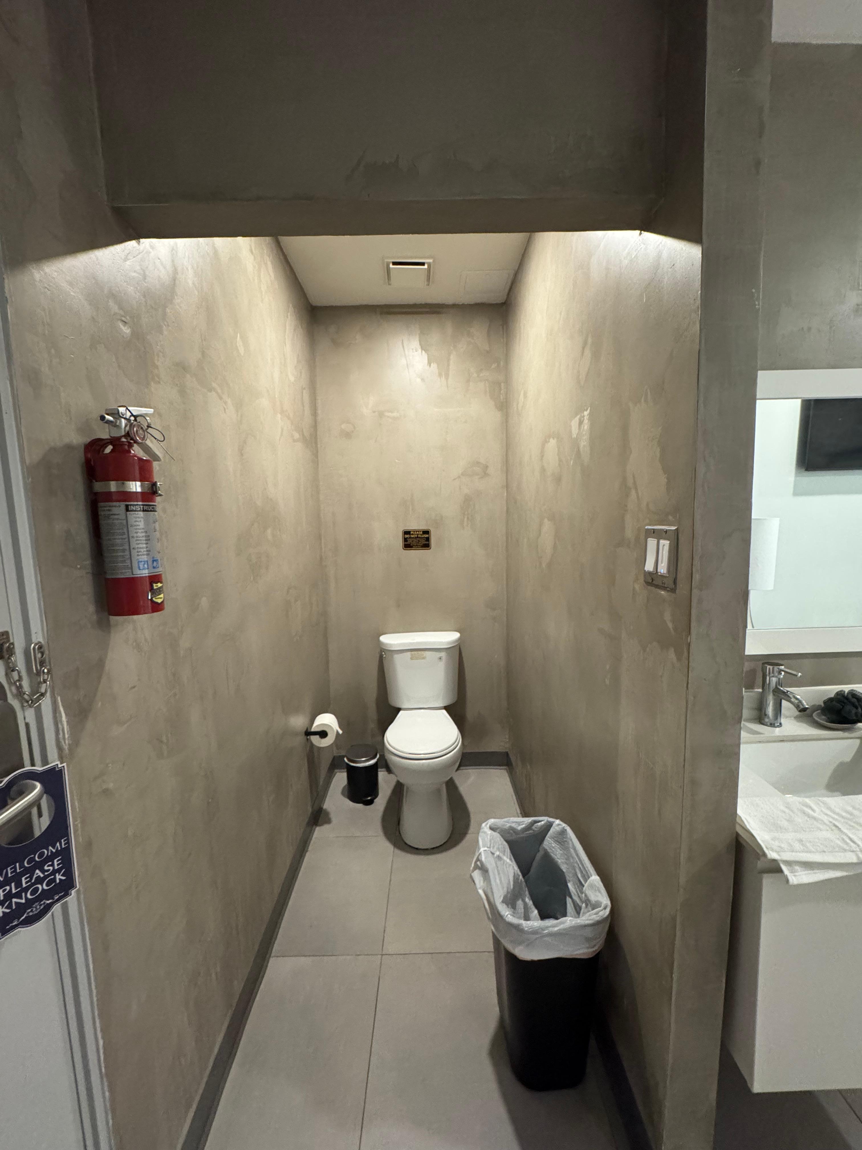 The bathroom with no door
