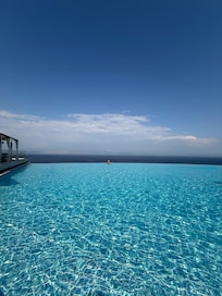 Infinity pool