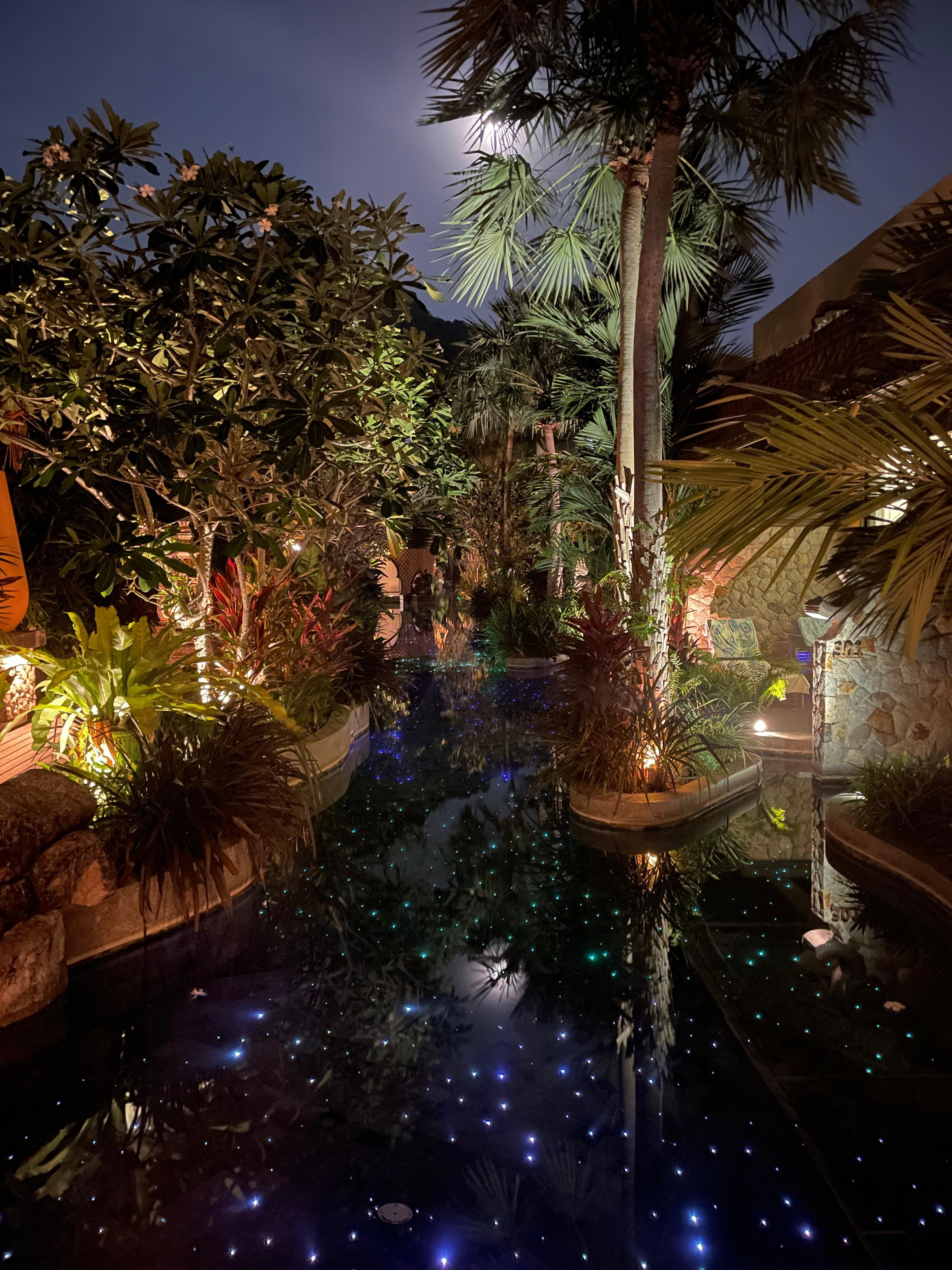 Beautiful 150m pool connecting some of the hotel rooms