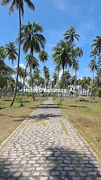 Caminho dentro do hotel que leva à praia de Ipioca.