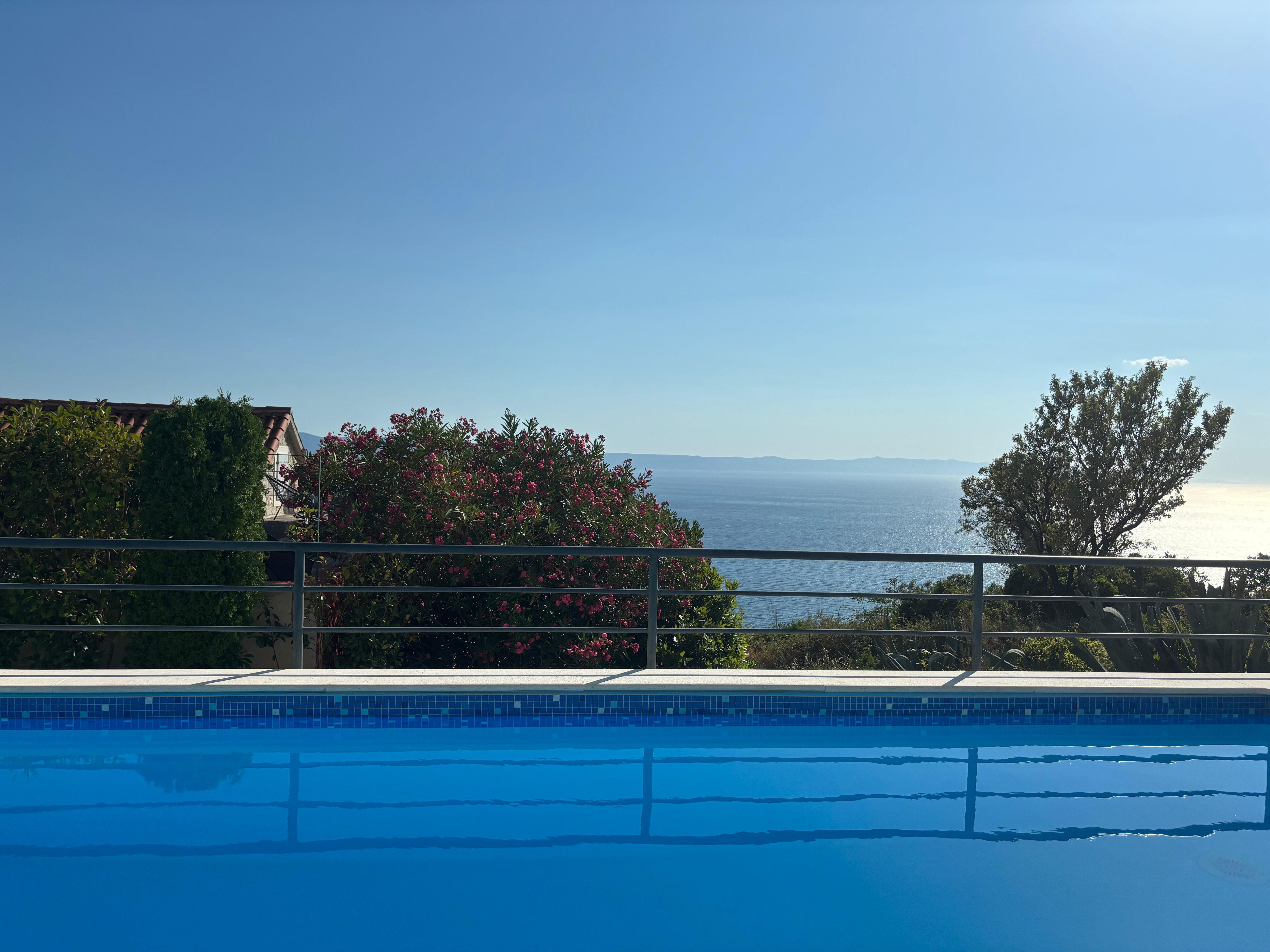 Pool mit Ausblick