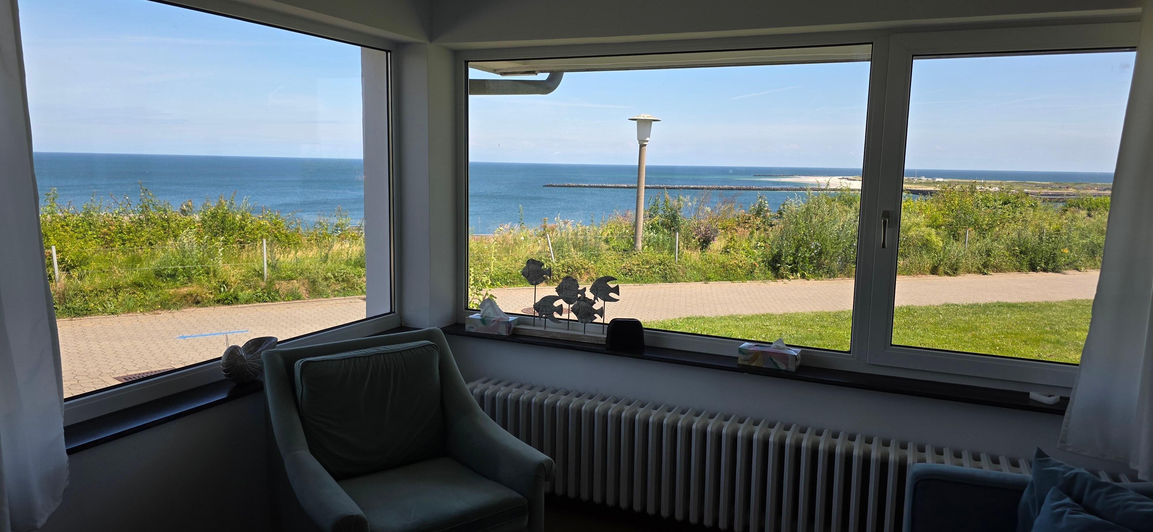 Tolle Aussicht aufs Meer und die Nachbarinsel Düne
