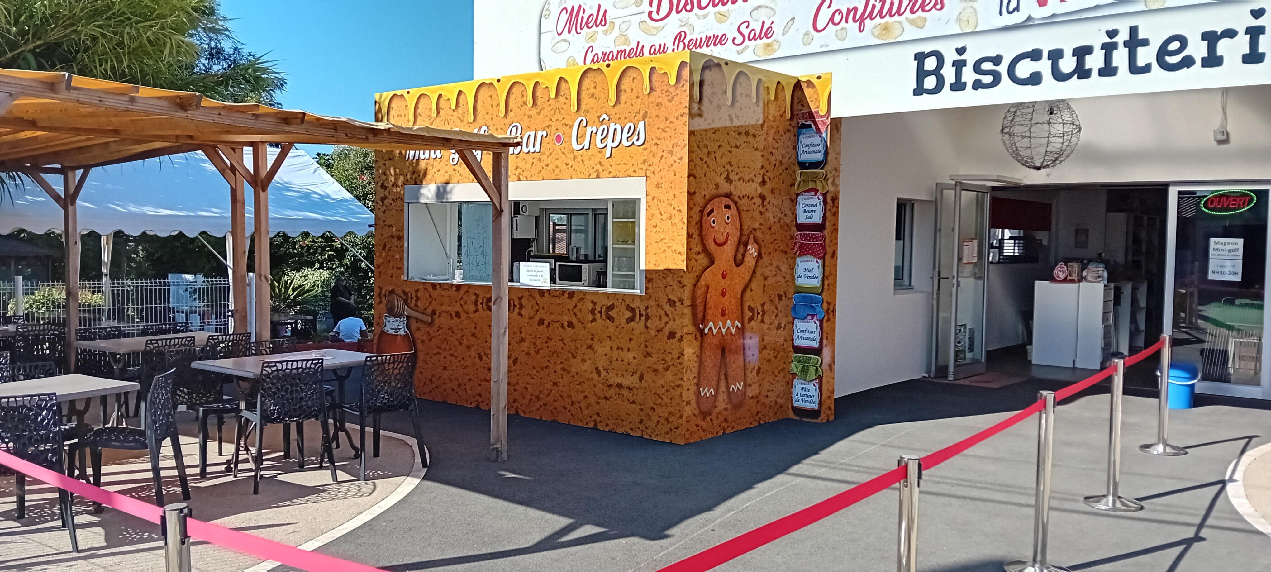 Biscuiterie de Brétignolles sur Mer avec son mini golf, de quoi passer un agréable moment. (produits délicieux) 