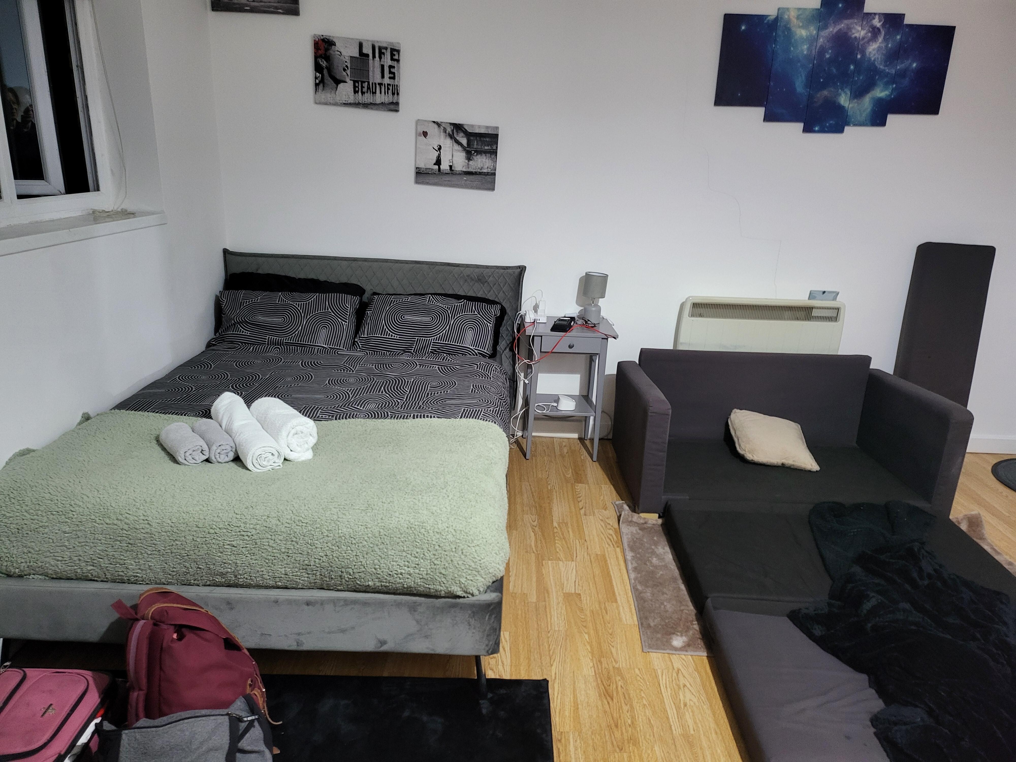 Alternative flat sleeping for 3 people