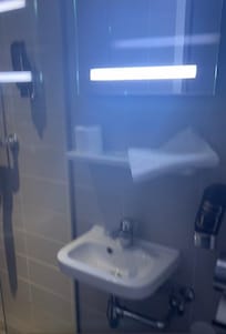 Come potete vedere il lavandino è davvero piccolo così come il bagno