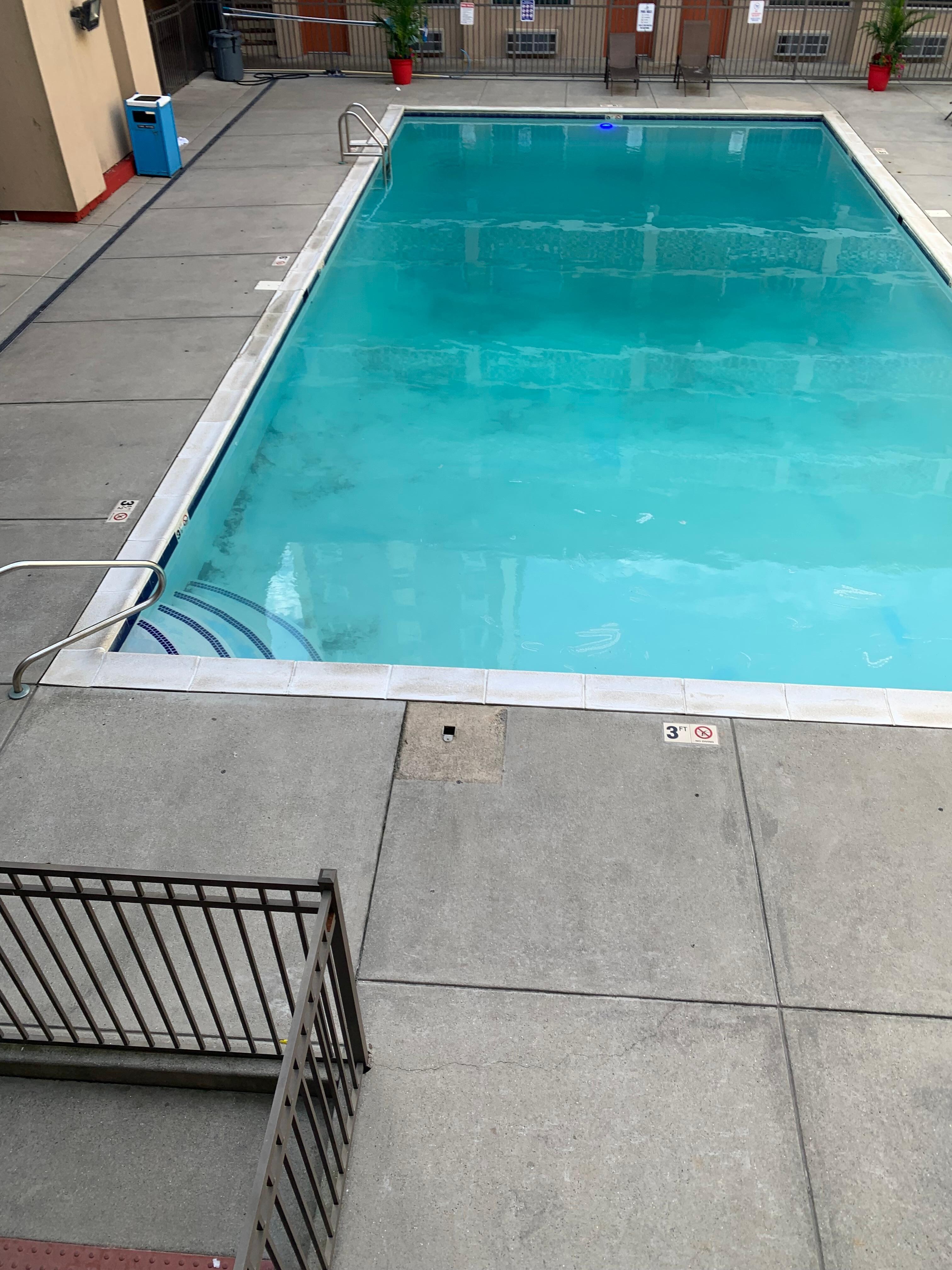 Sand in pool. All 3 days. Not cleaned