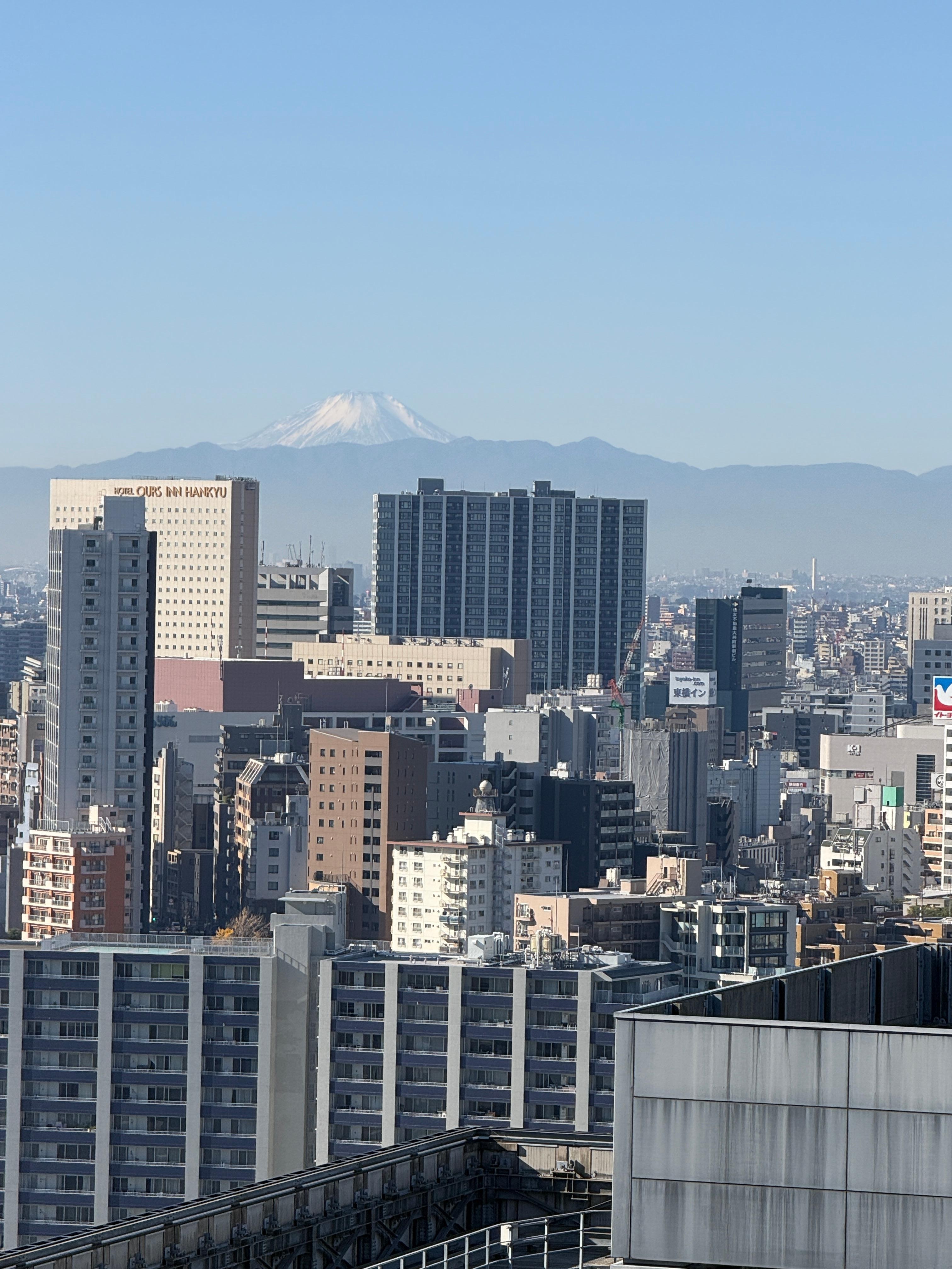 部屋から富士山が見えました🗻