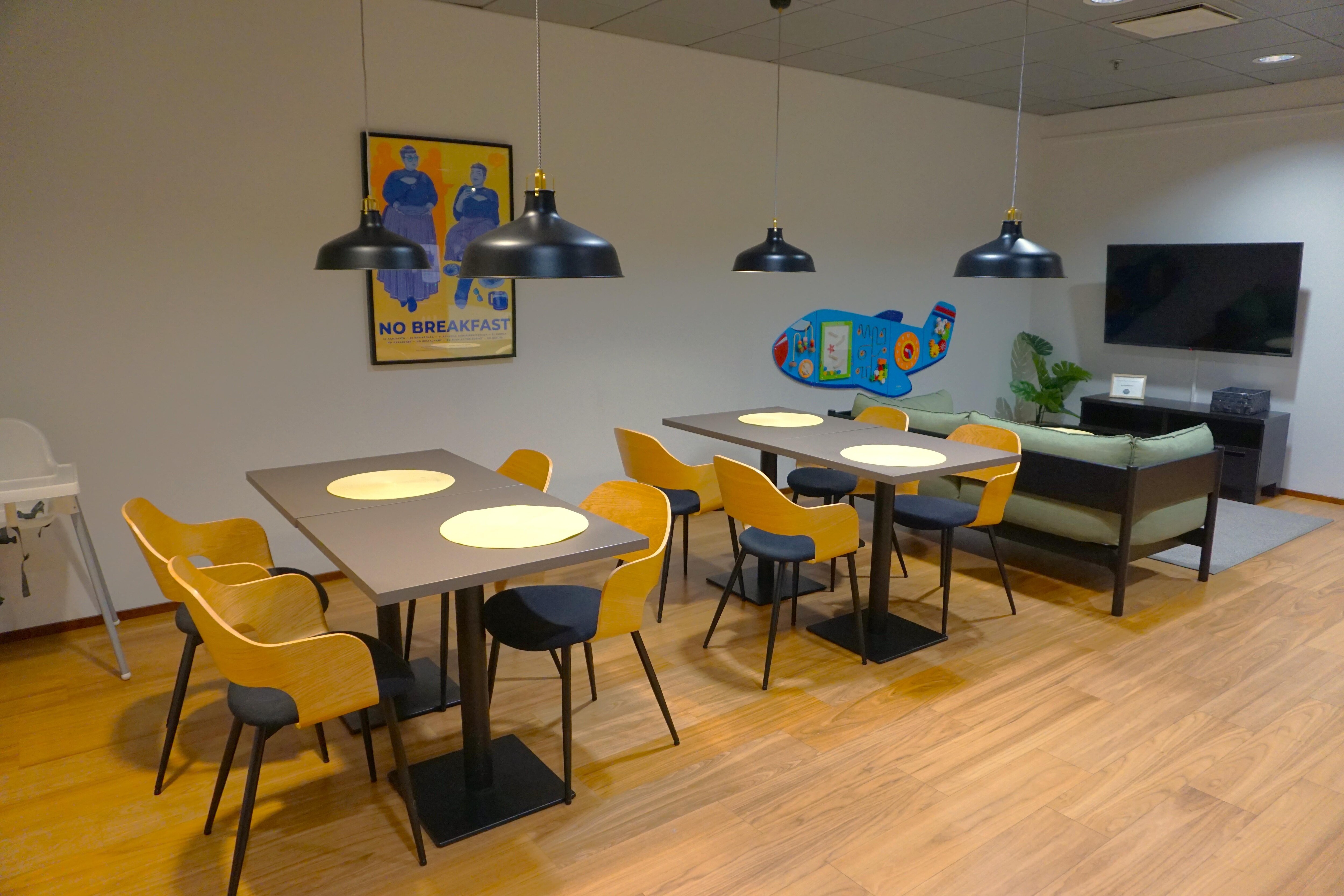 The shared living room of Hiisi Hotel
