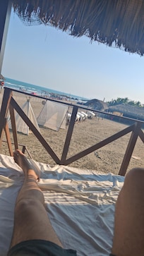 Y tienen servicio de bebidas directo a donde estas sin necesidad de moverte