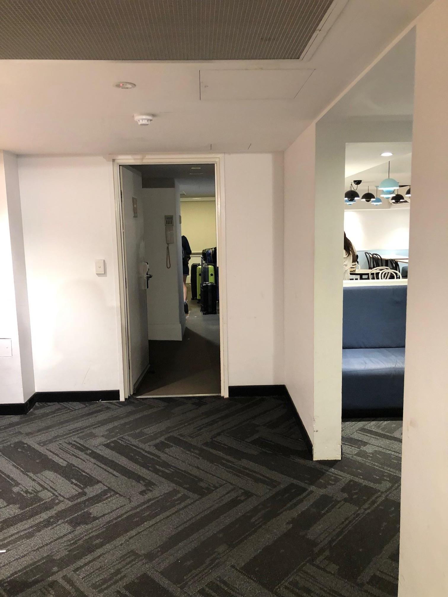 Ibis "budget" sydney airport hotel: the storage room was left open ALL the time. Don't leave anything there!