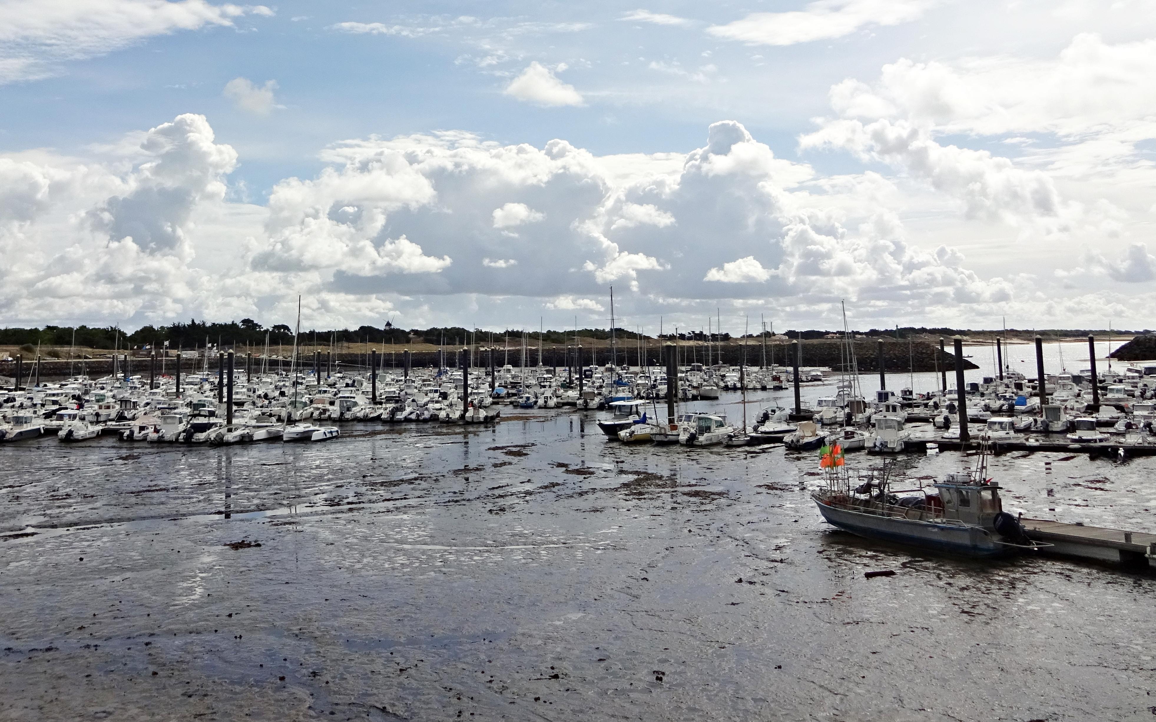 Kleiner Hafen in der Nähe