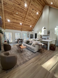 Gorgeous decor, super clean!