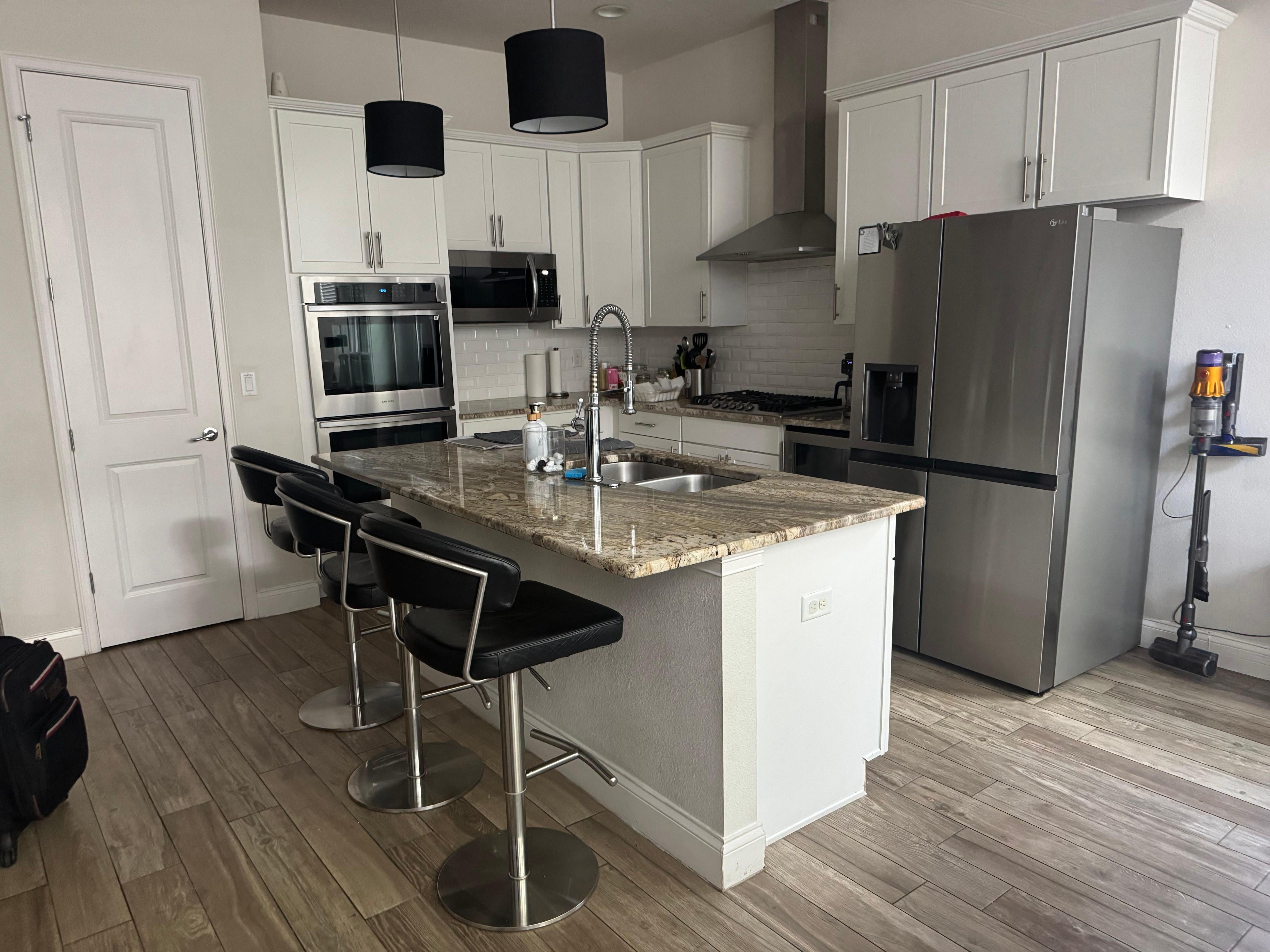 Nice large kitchen with a gas range. Loved that!