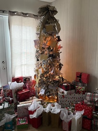 The Christmas tree and presents