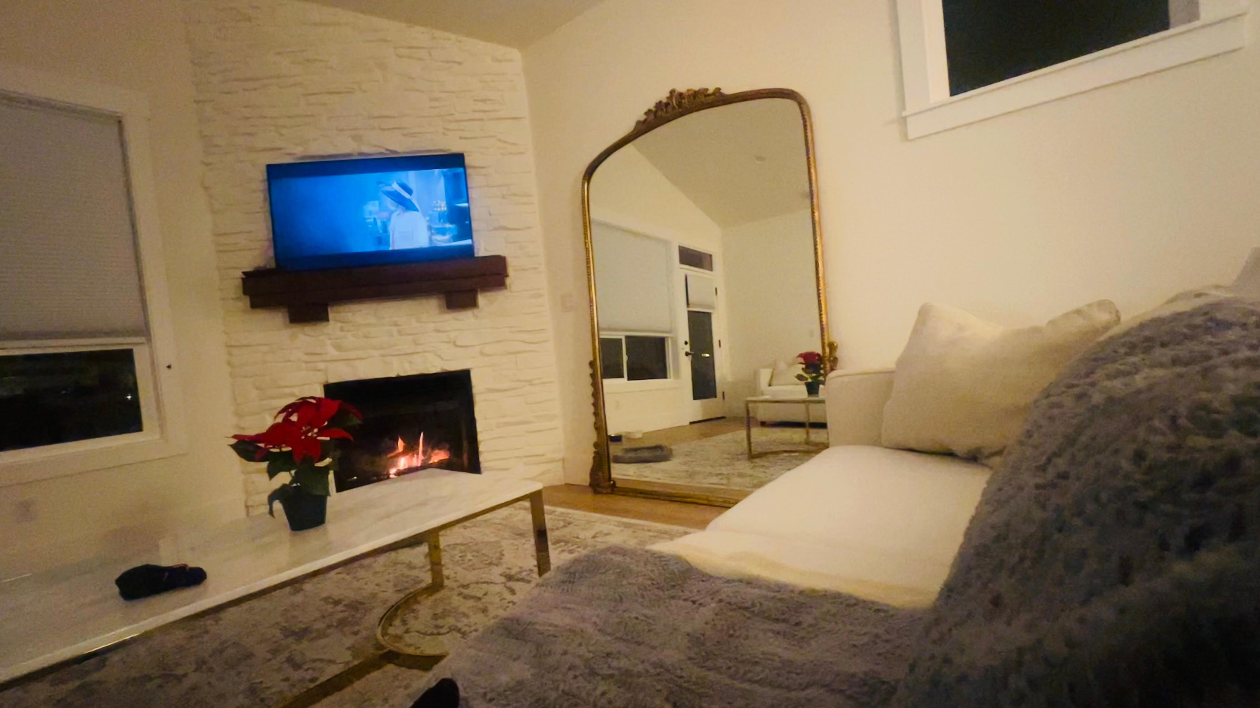 Living room was comfortable and cozy. 