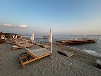Poorly equipped free beach