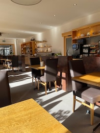 Breakfast room.