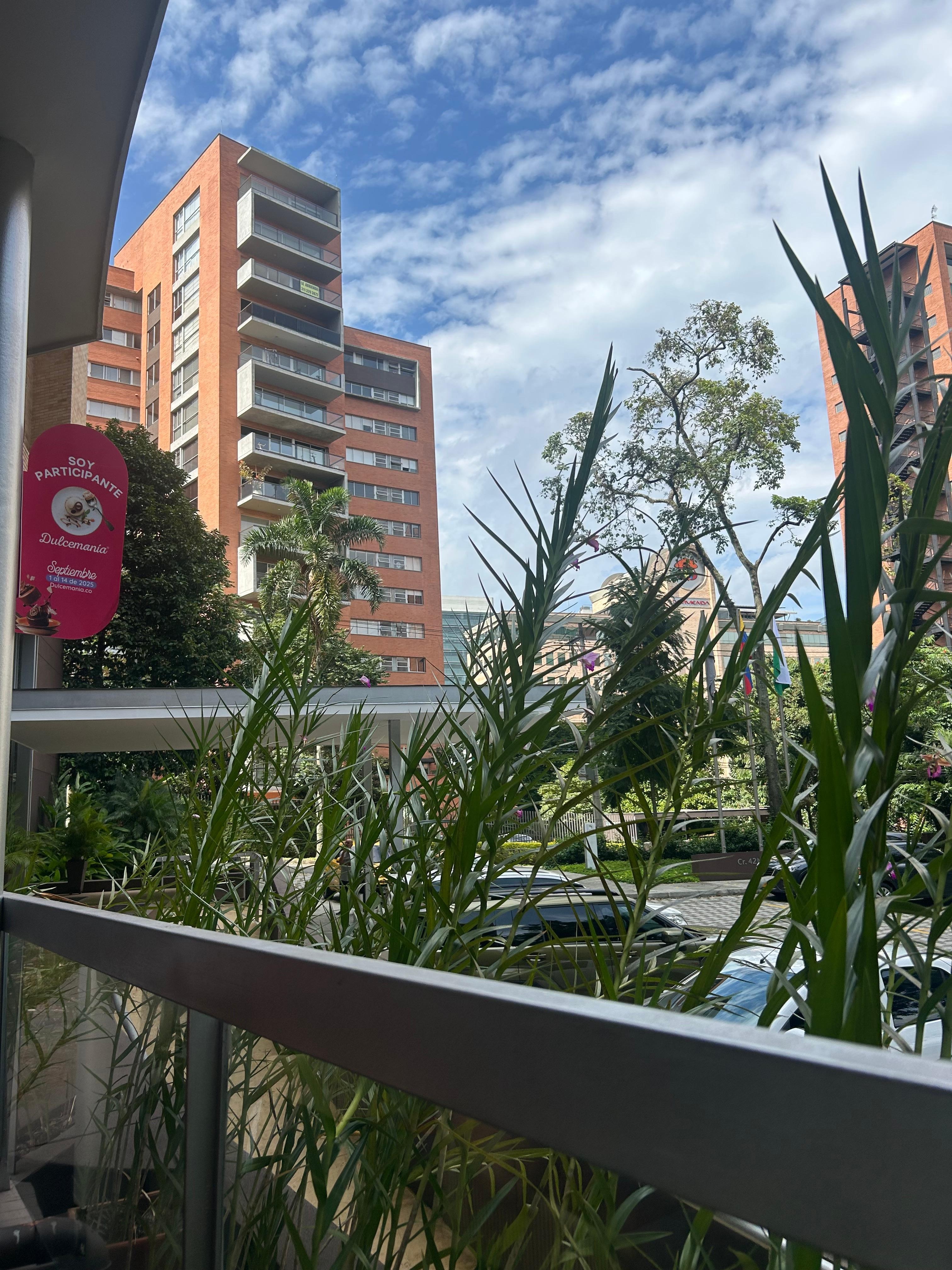 Tienes la opción de  desayunar en una linda terraza. 