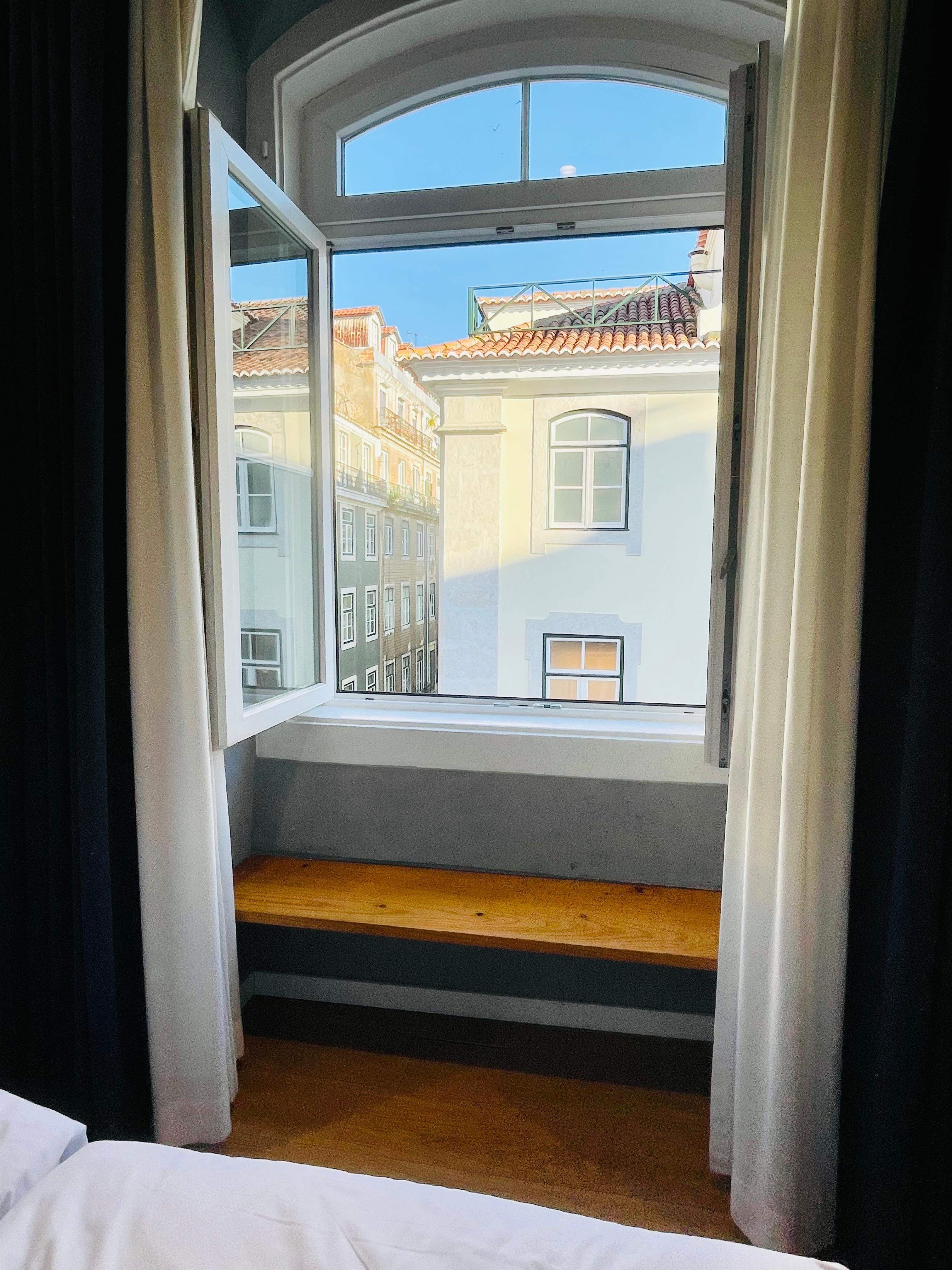 Our window with bench and amazing views, you could see Rua Augusta from here.