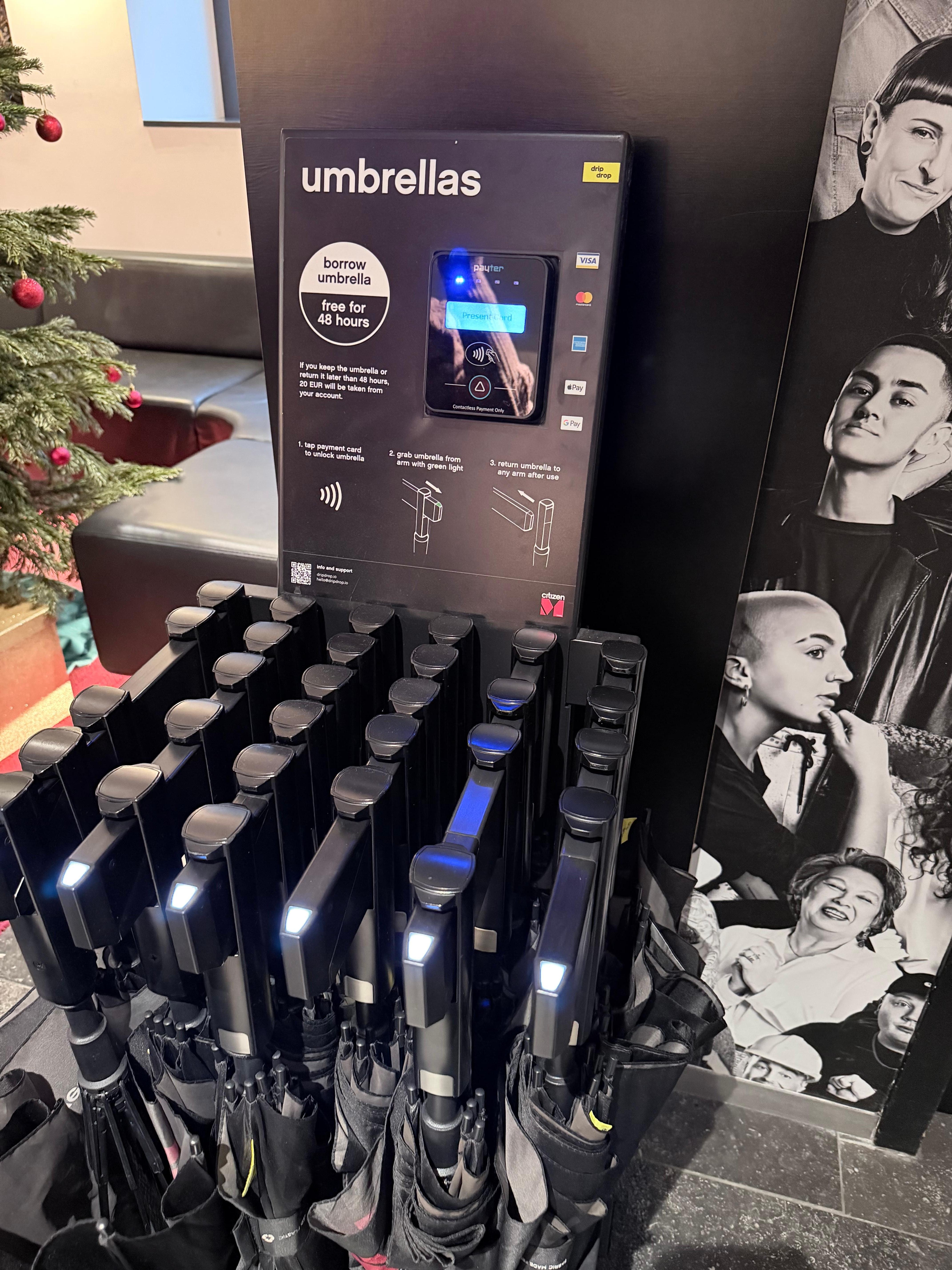 Lobby and breakfast area.