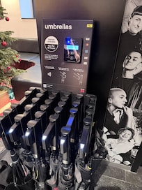 Lobby and breakfast area.