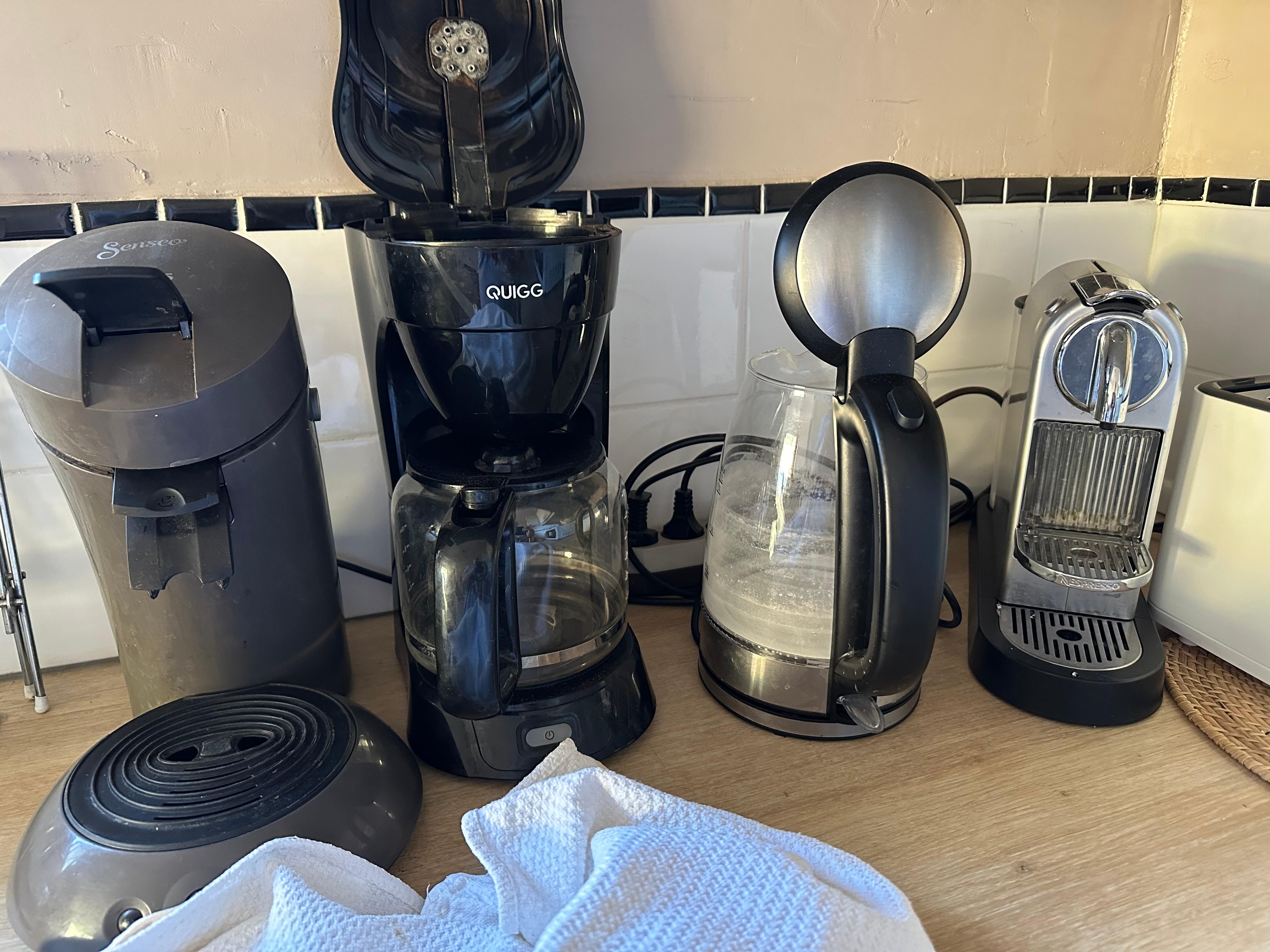 machines à café pas nettoyées, il restait de l'eau dans la vouilloire